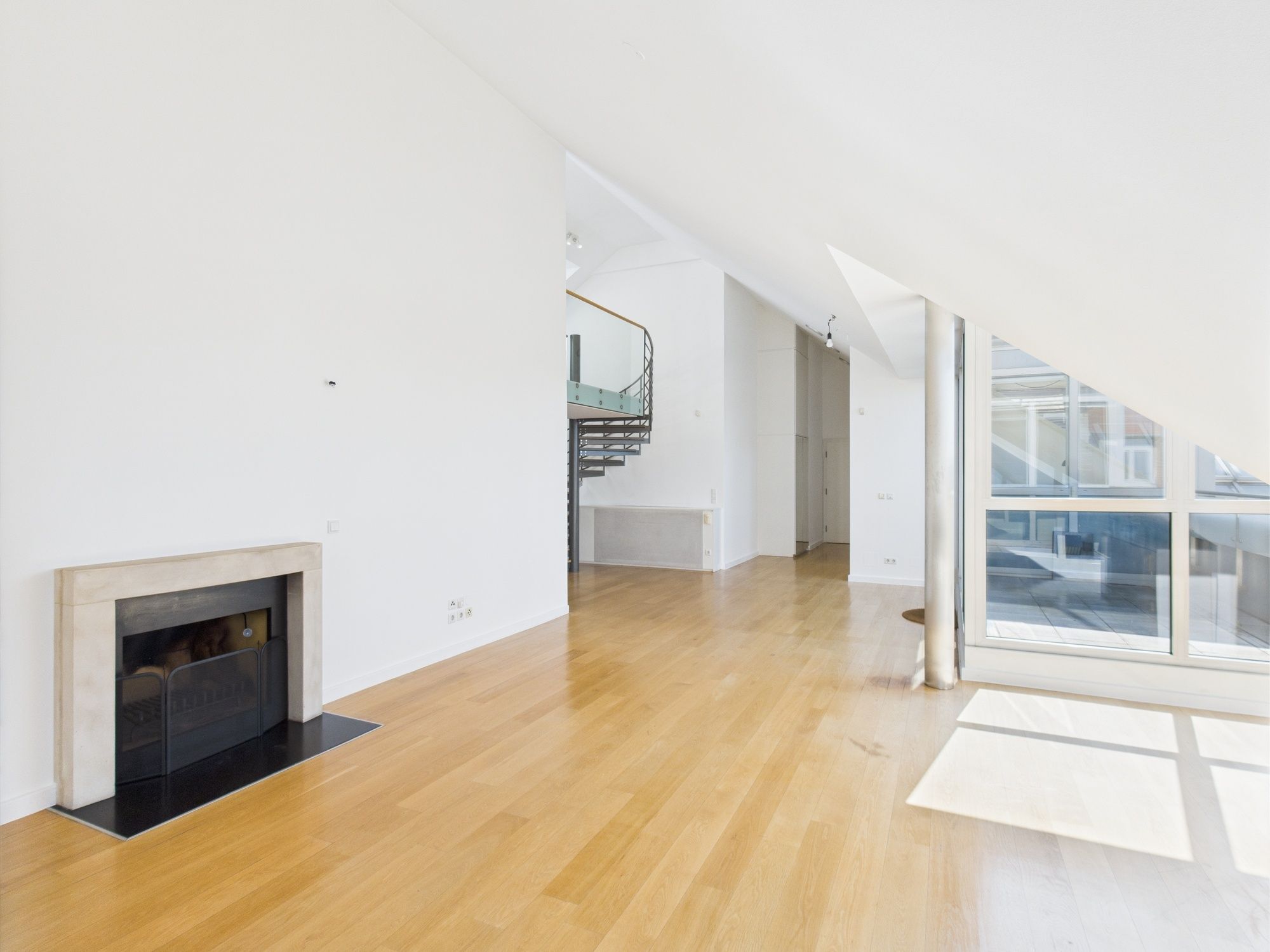 Stilvolle Dachgeschosswohnung mit Terrasse in unmittelbarer Nähe des Stadtparks