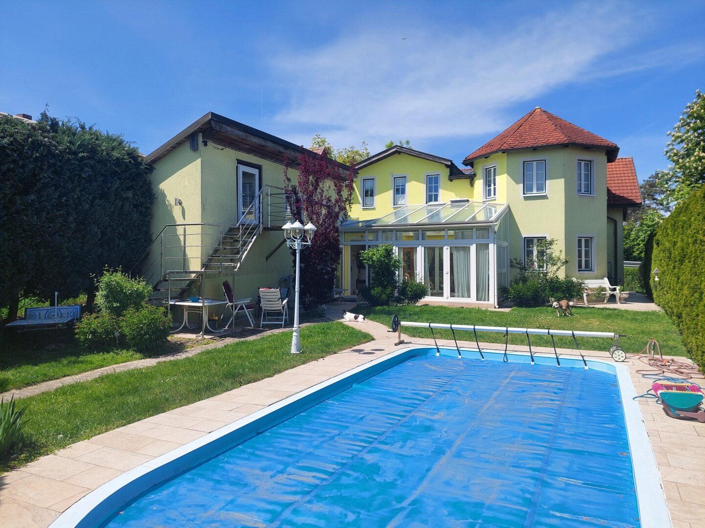 Schönes Wohnhaus mit Pool in Aussichtslage