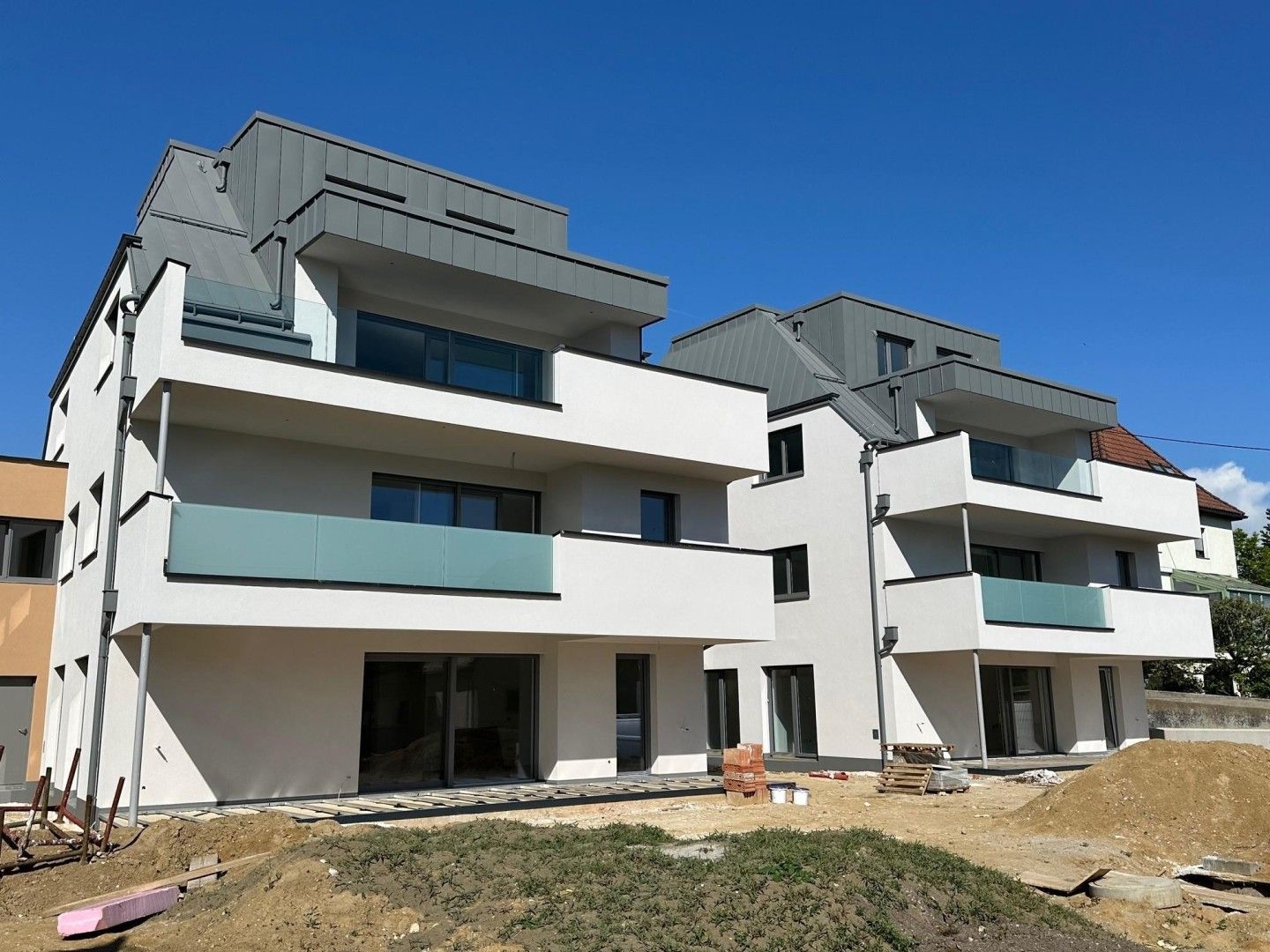 LINZ / FROSCHBERG: RASCHER BAUFORTSCHRITT GARTEN-EIGENTUMSWOHNUNG ca. 118,17 m² Wohnfläche, 4 Zimmer + Terrasse / Eigengarten,inkl. Carportstellplatz