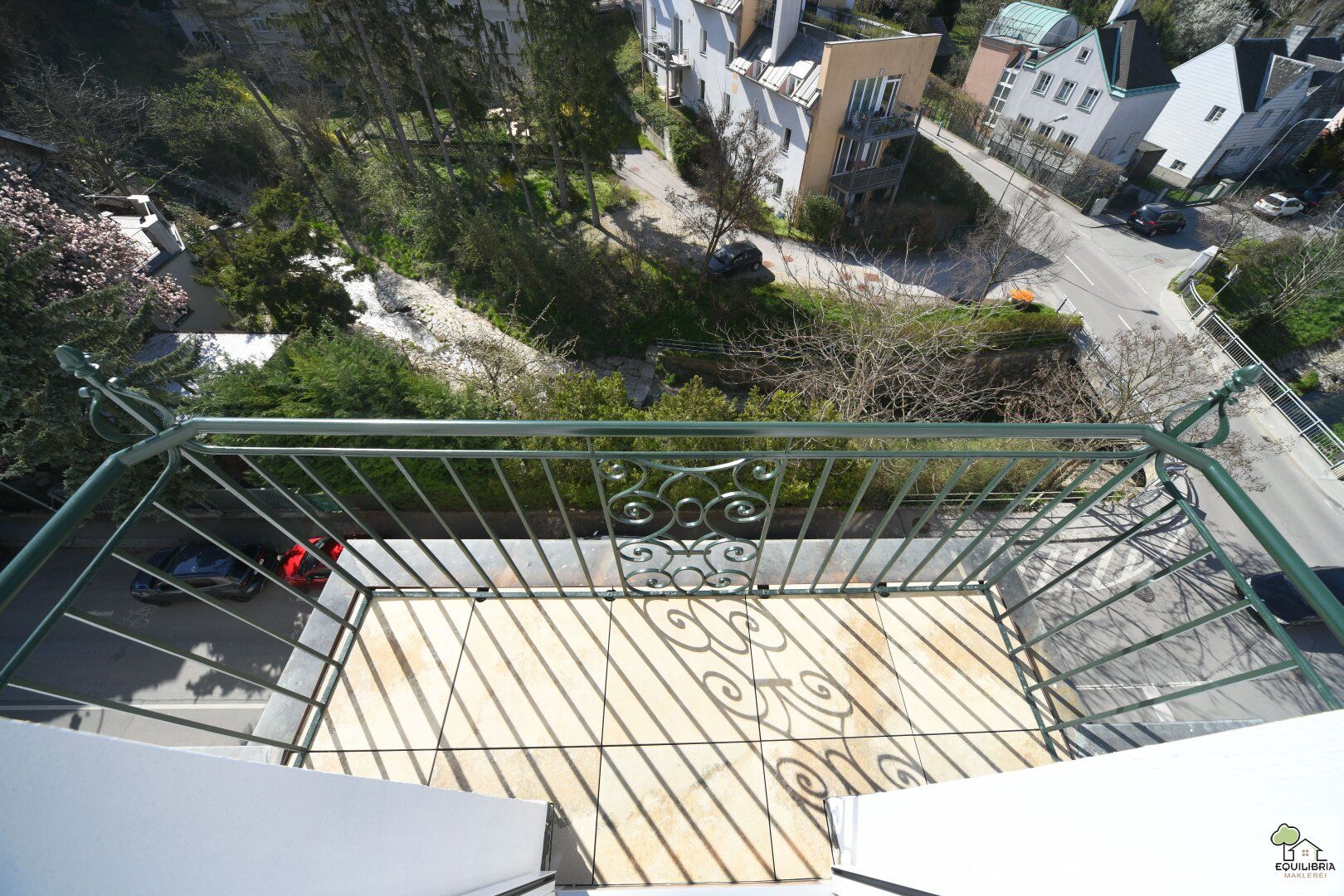 Sofort verfügbar - Neubau- Dachgeschosswohnung im historischem Altbau !