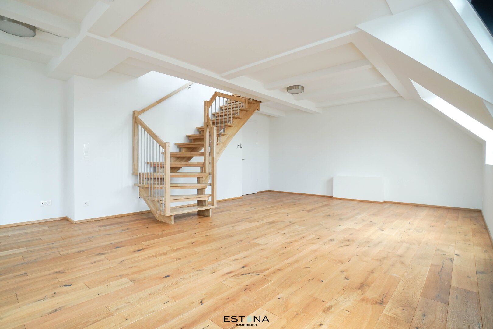 Offen gestalltete Dachgeschoss-Maisonette mit Wintergarten und Terrasse | Erstbezug