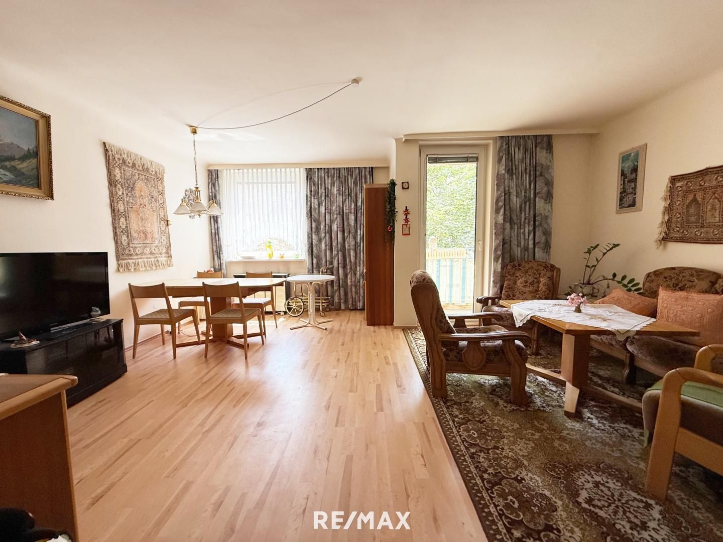 Zentral begehbare 2 bis 3-Zimmer-Wohnung mit zwei Loggien