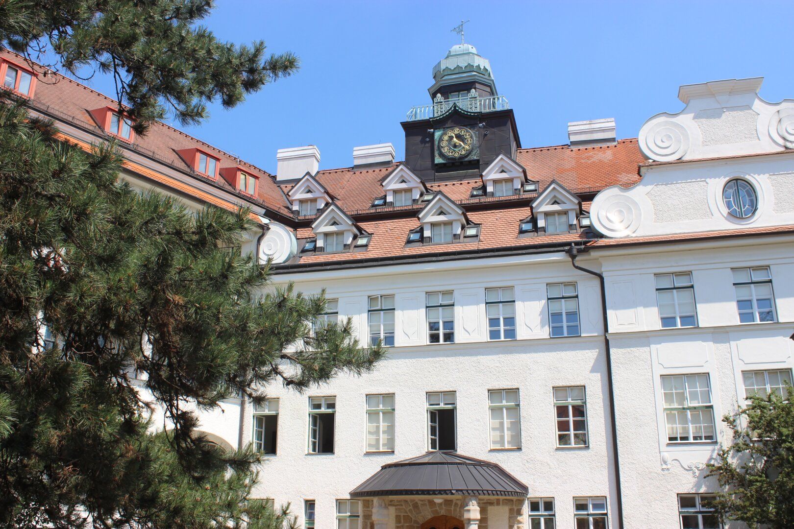 BESTE LAGE + GLANZING PARK + TERRASSE + POOL + RÄPRÄSENTATIV!