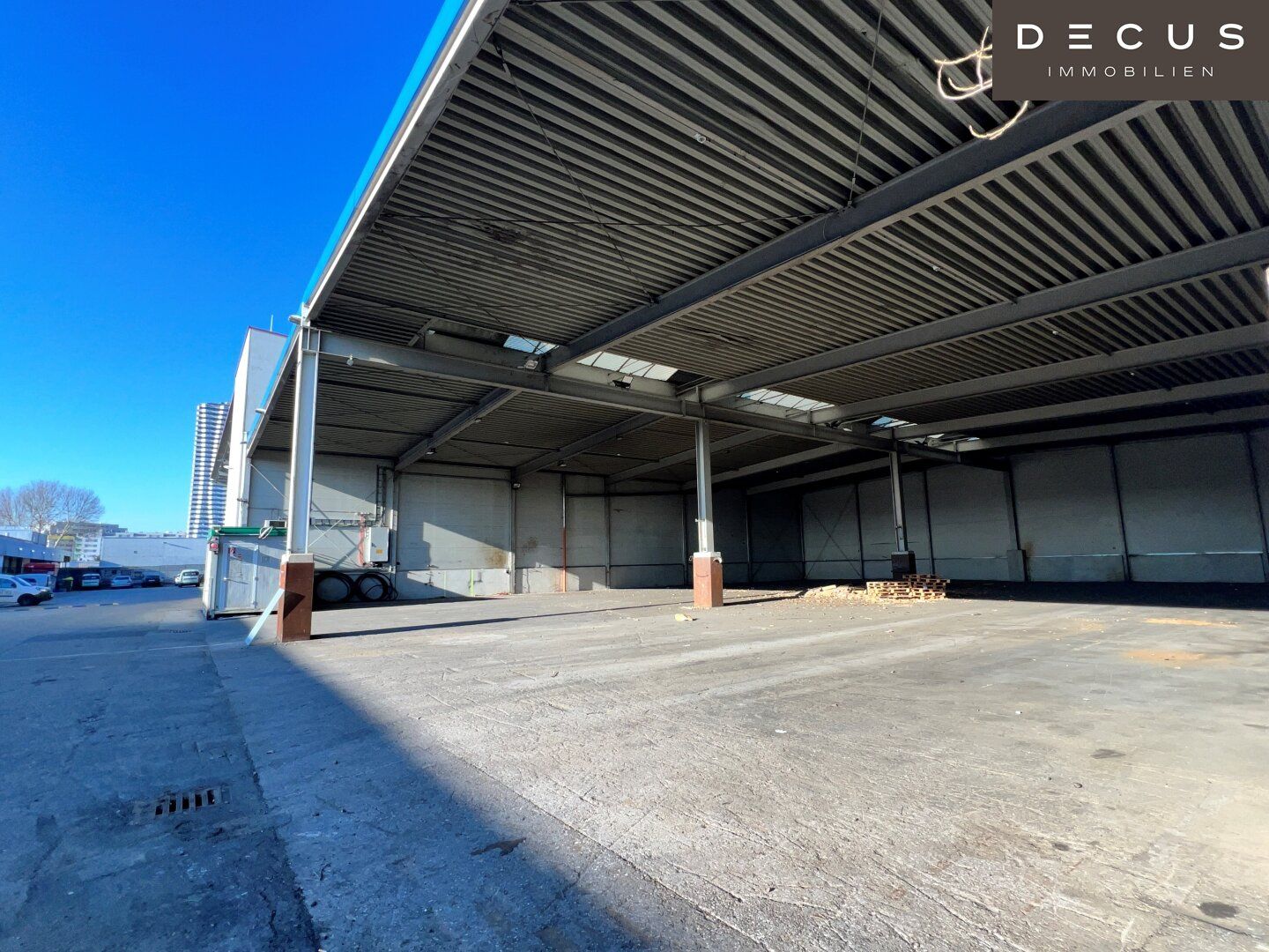 Lagerhallen von 1.100 m² bis 2.370 m² | Nähe Wagramer Straße | TOP ERREICHBARKEIT | - Ansicht 3