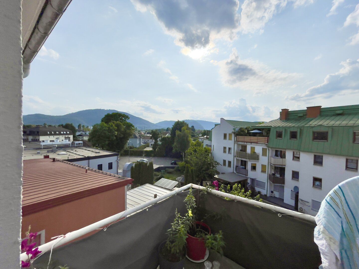 Sonniges Wohnerlebnis mit ruhigem Balkon!
