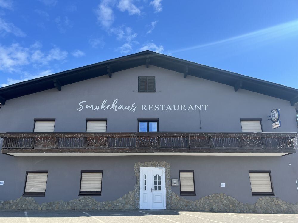 Saniertes Gastroobjekt mit vielerlei Nutzungsmöglichkeiten inkl. Lagerflächen und Zimmern an der Grazer Stadtgrenze mit vielen KFZ-Abstellplätzen