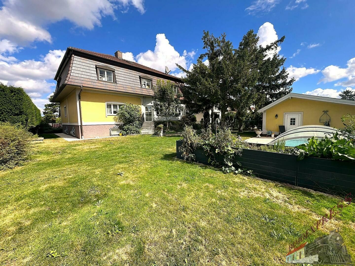 Familienjuwel mit Gartenparadies! Swimmingpool! Sauna! Ruhelage in Kapellerfeld