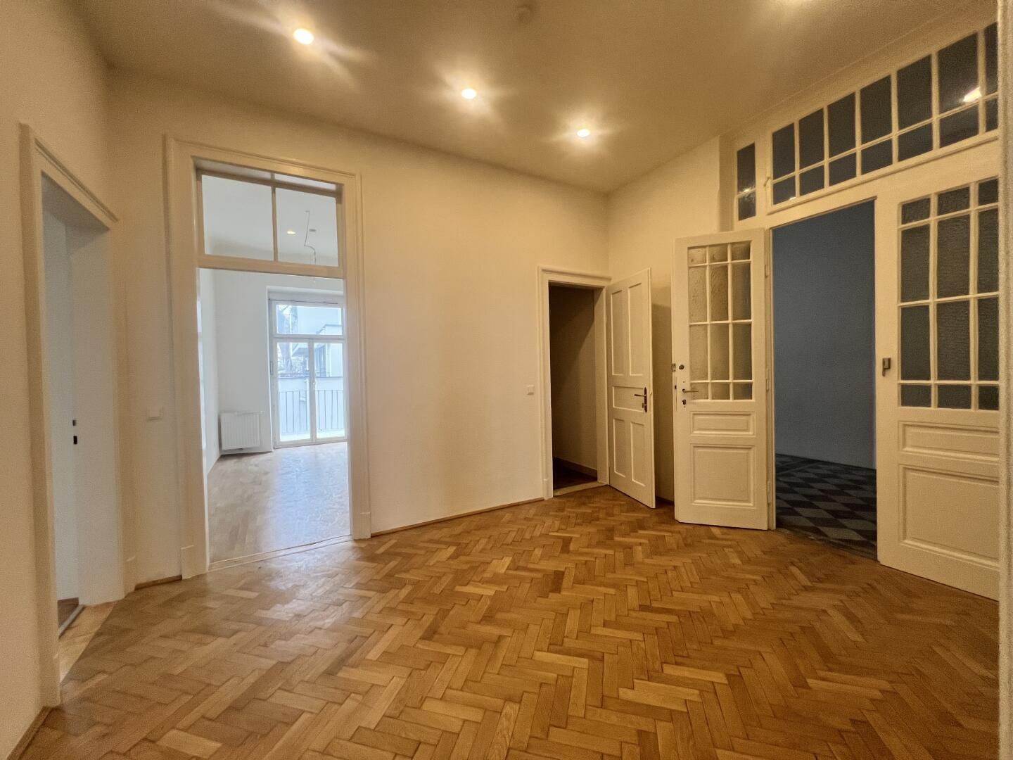 Einzigartige Lage, Altbau neu saniert!!! 3 extra Zimmer + Wohnküche und Balkon in der Körösistraße, ​​​​​​​Gewerbe/Ordination möglich, HPLinksA2