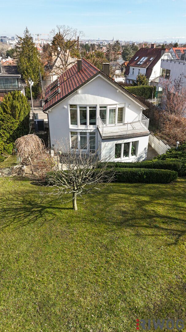RESIDIEREN BEIM ROTEN BERG II GARAGE II SAUNA II NEUE PV-ANLAGE II 6 ZIMMER II 4 BÄDER II 54m² WOHNZIMMER MIT KAMIN II 2 TERRASSEN II BALKON II GARTEN II GROSSER KELLER - Altro