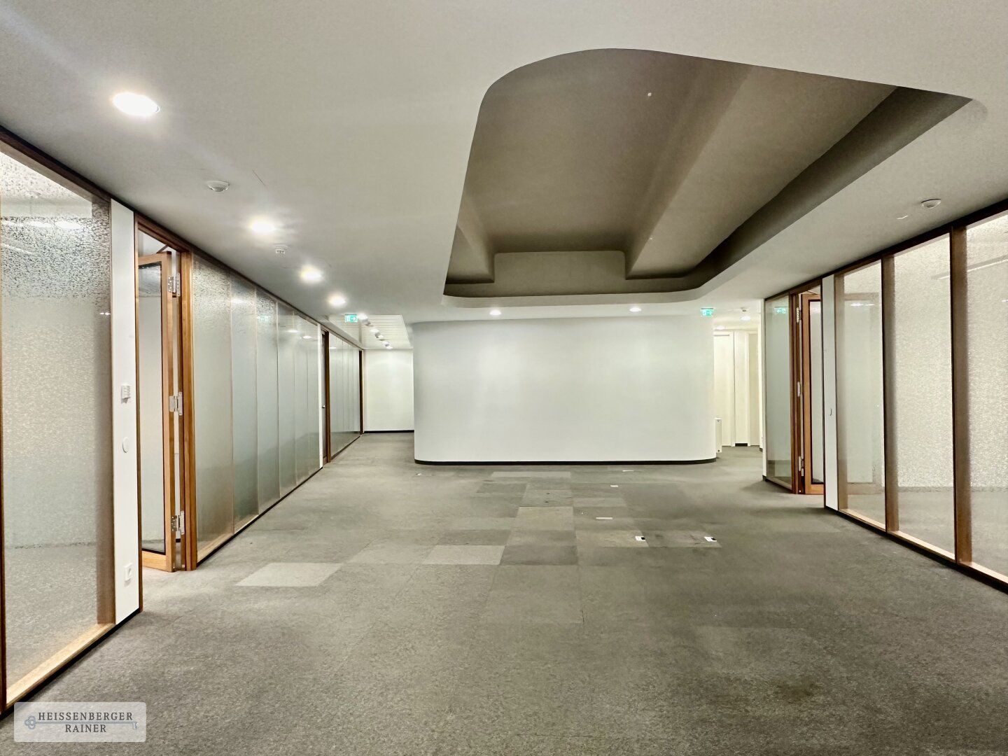INTERNATIONAL, REPRESENTATIVE & HIGHLY FLEXIBLE /// High-End Offices at Fleischmarkt