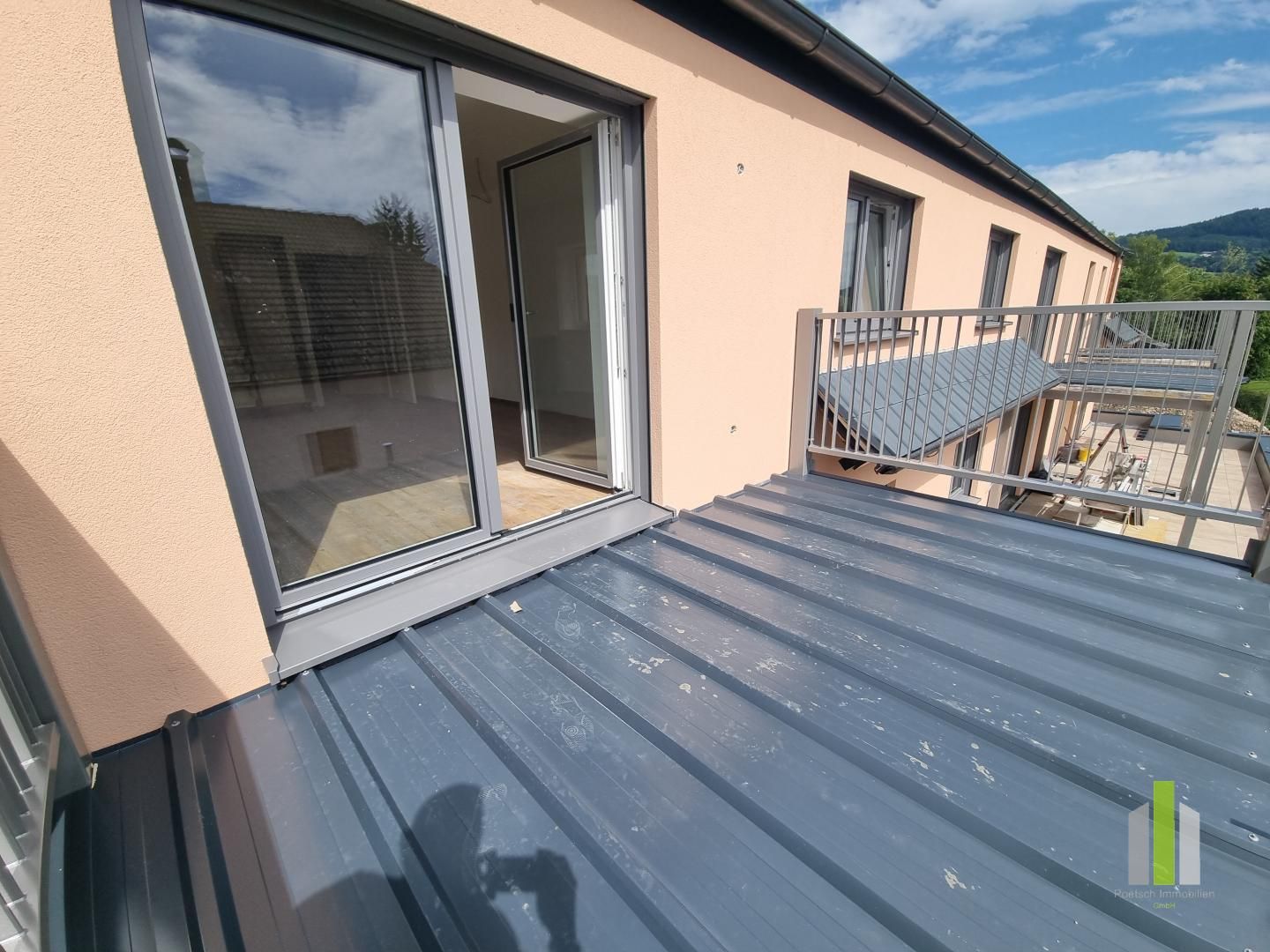 Wohnen am See - Erstbezug! Moderne 2-Zi.-Dachgeschoß-Wohnung mit großen Balkon