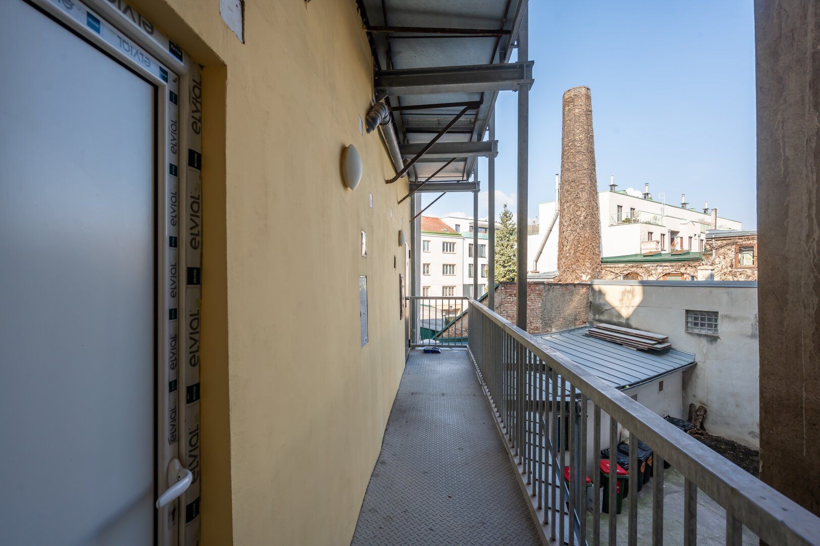 ++NEU++ 2-Zimmer Altbau-Wohnung (sanierungsbedürftig) - gut adaptierbarer Grundriss
