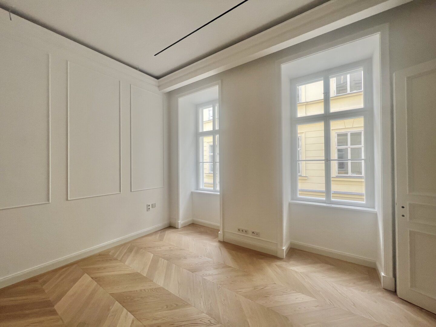 ERSTBEZUG!! TOP sanierte Altbauwohnung mit Freiflächen!!!!