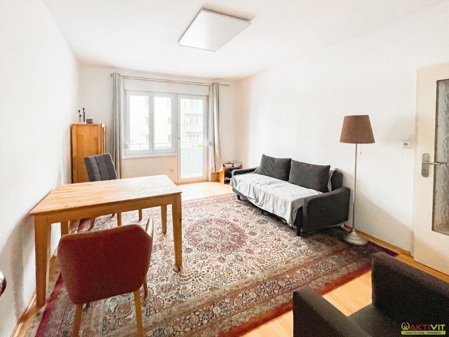 Fußläufig zum LKH: 2-Zimmer-Wohnung mit Westbalkon, gepflegt & sofort beziehbar.