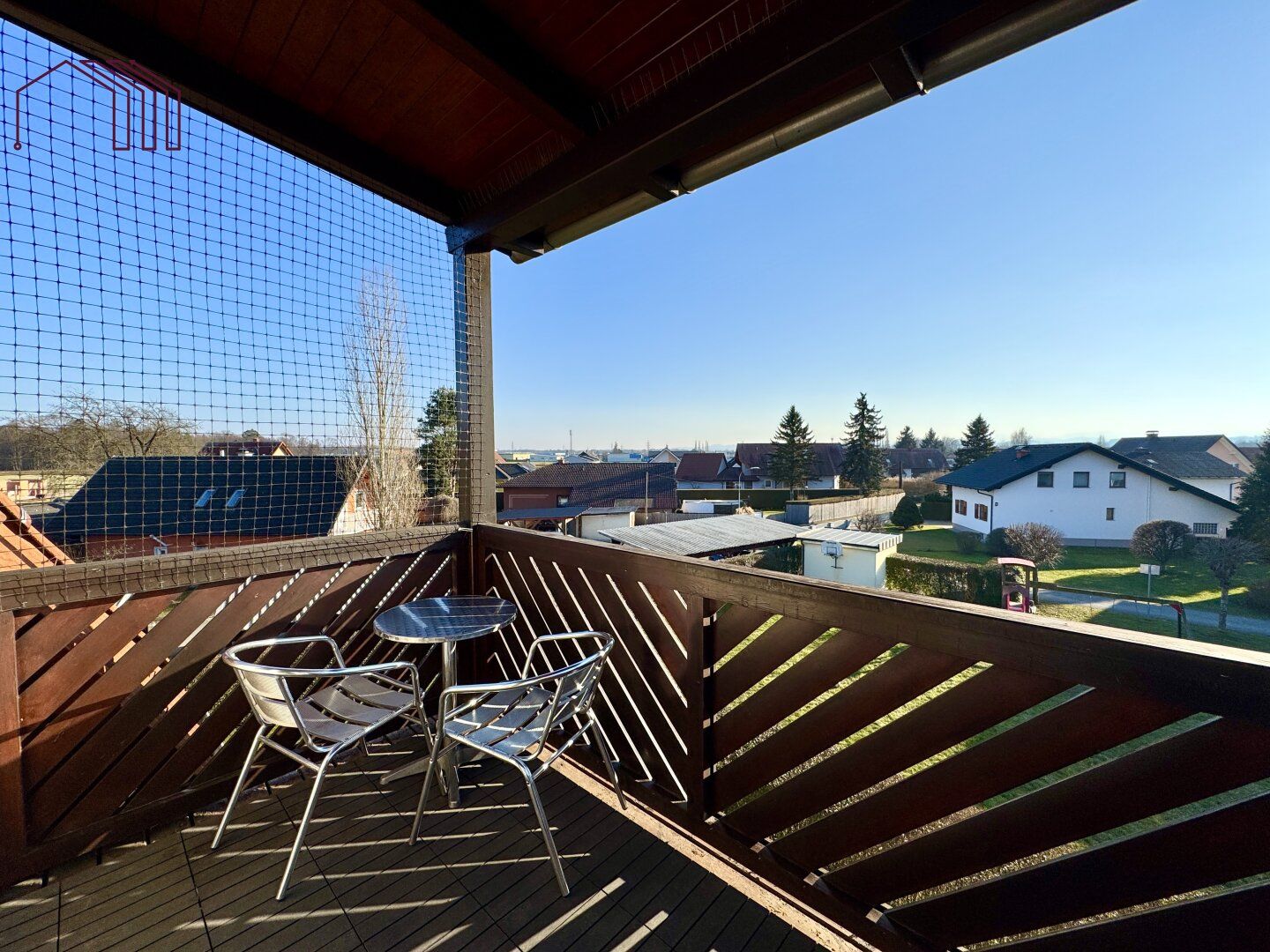AB SOFORT VERFÜGBAR : Sonnige und geräumige 2-Zimmer-Wohnung mit überdachtem Balkon und Carport