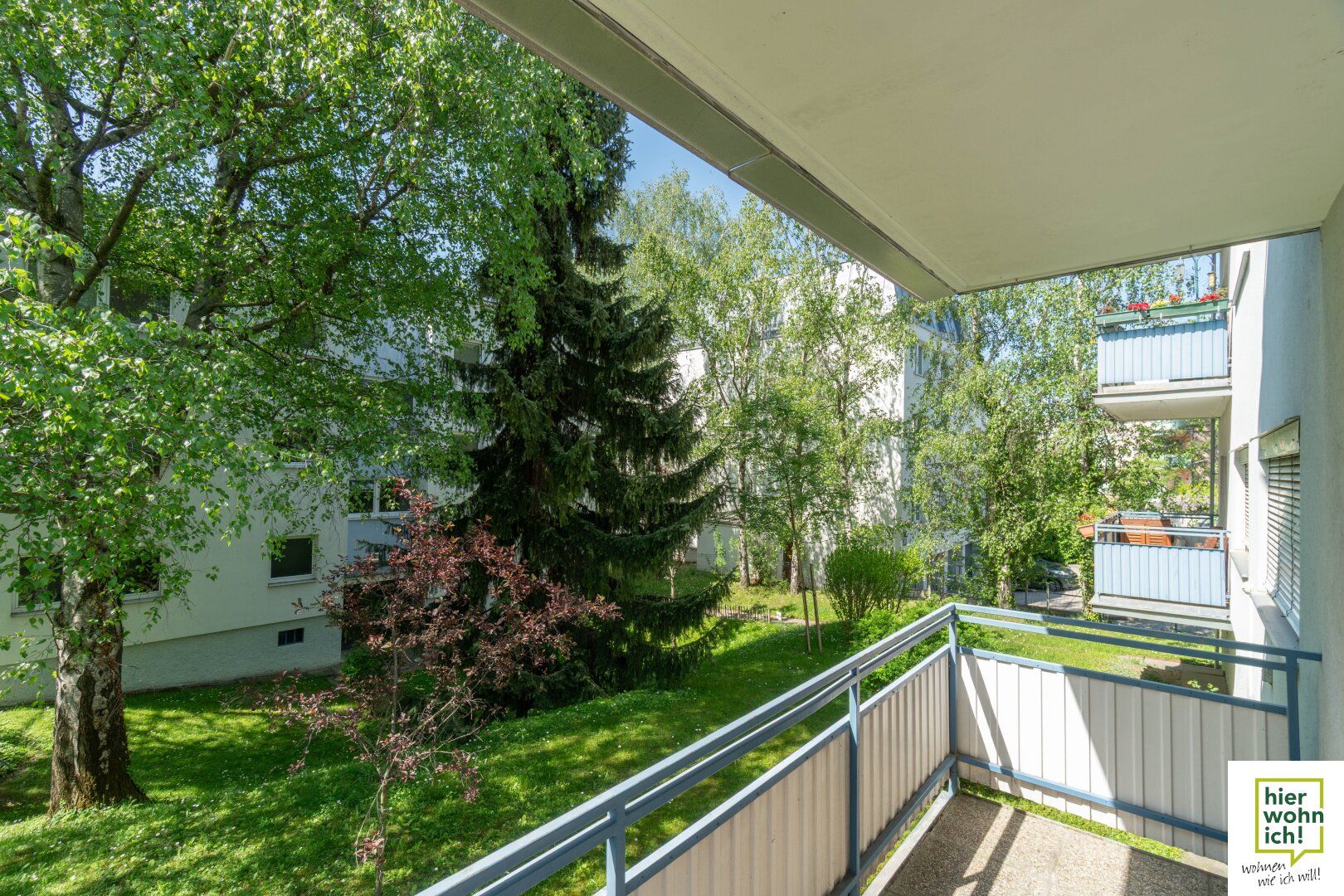 Licht von drei Seiten: 2-Zimmerwohnung mit Balkon im Grünen