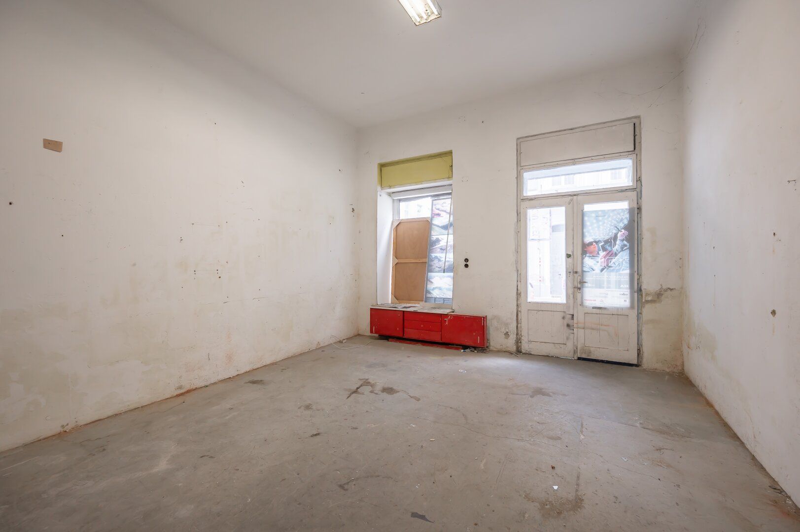 ++NEU++ Sanierungsbedürftige 3-Zimmer Altbauwohnung im Erdgeschoss!