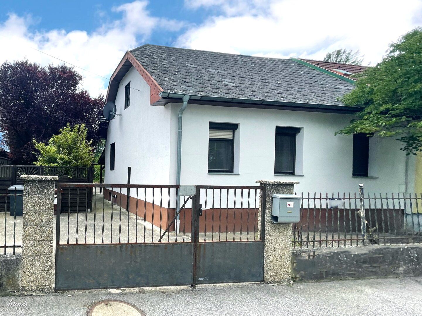 Kleines ausbaufähiges Haus und wunderschönen großen Garten