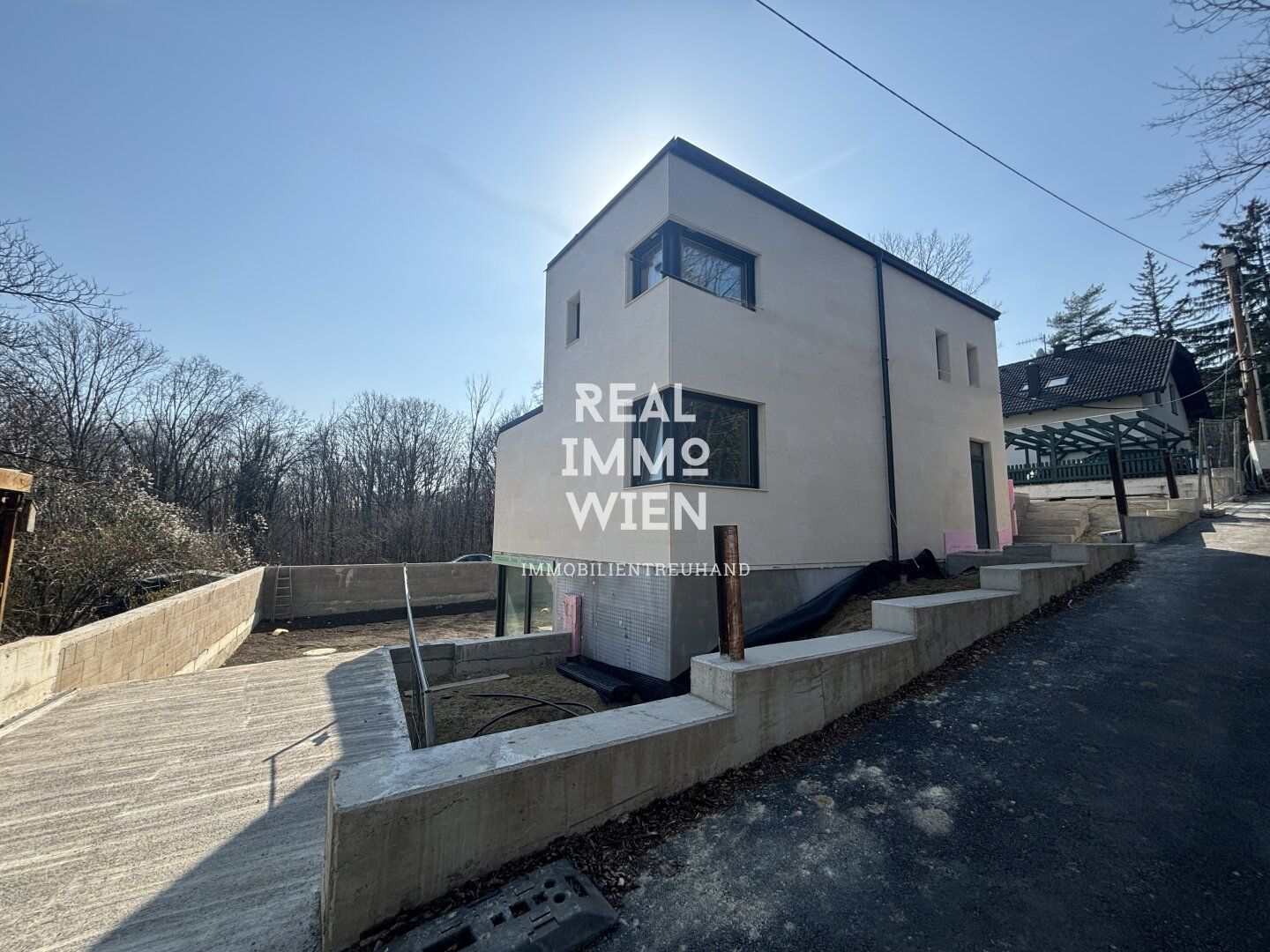 ! AKTIONSVERKAUF ! ~ exklusive Chance (befristet bis 01.06.25) Erstklassige Luxusvilla: Modernes Design und private Pool-Oase
