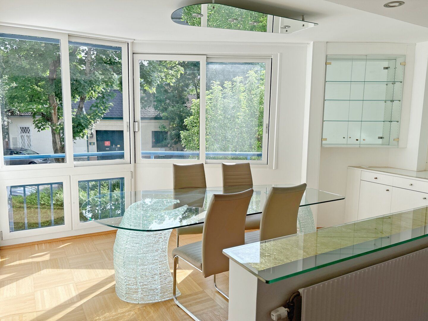 Stadtleben im Grünen - Stilvolle Wohnung mit Terrasse und Garten