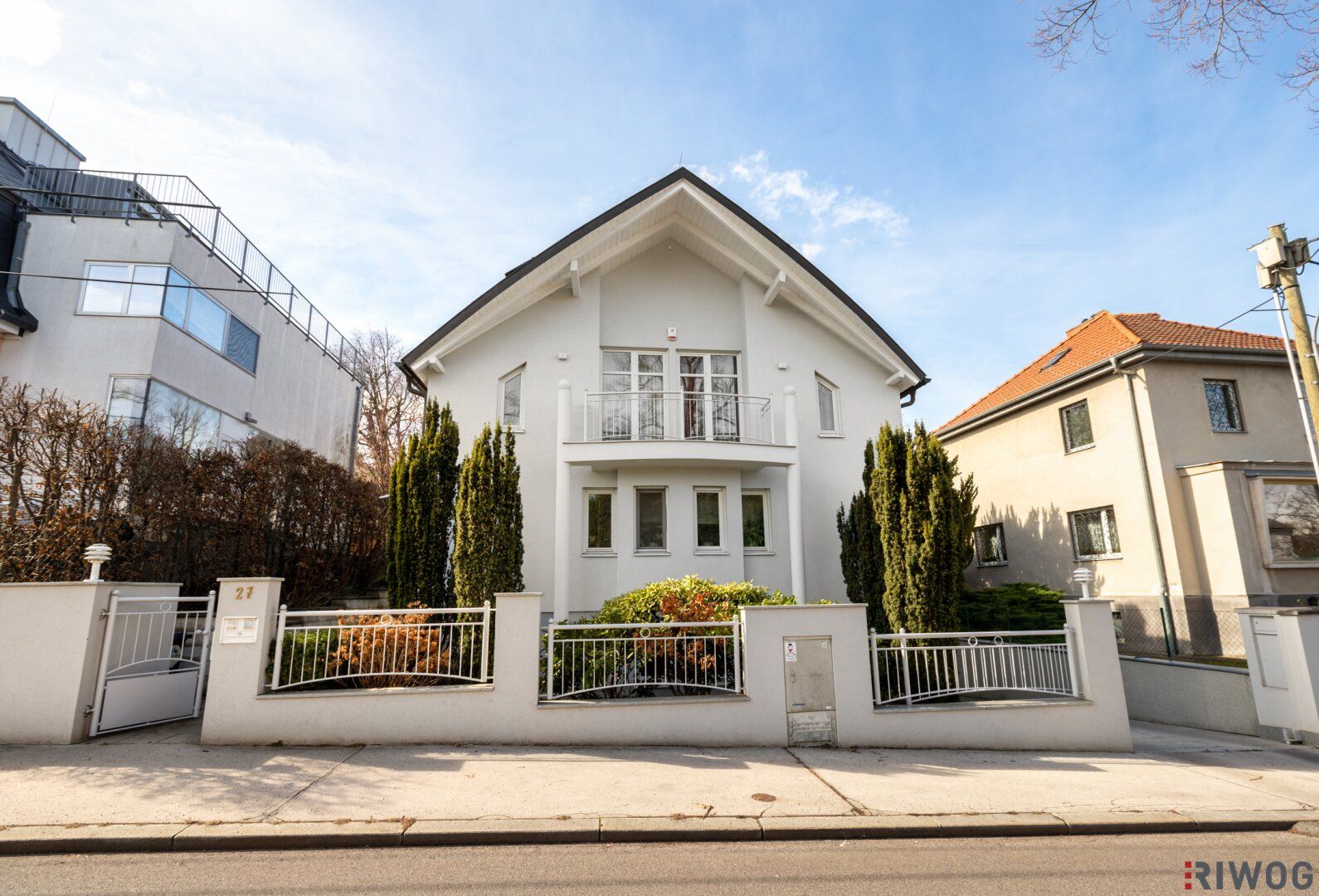 RESIDIEREN BEIM ROTEN BERG II GARAGE II SAUNA II NEUE PV-ANLAGE II 6 ZIMMER II 4 BÄDER II 54m² WOHNZIMMER MIT KAMIN II 2 TERRASSEN II BALKON II GARTEN II GROSSER KELLER - Vista 4