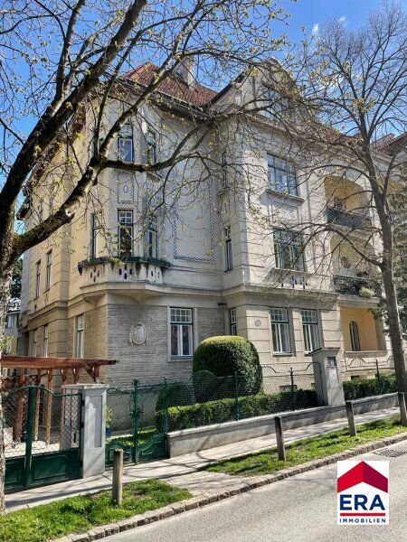 Sanierungsbedürftiges Juwel in 1160 Wien: 2 Zimmer, 82.82m² & Loggia für 495.000€!