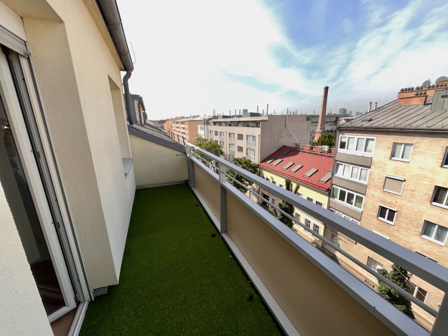 Sanierte, sonnige 3-Zi-Wohnung mit 2(!) Südterrassen in Kaisermühlen (WG-tauglich)