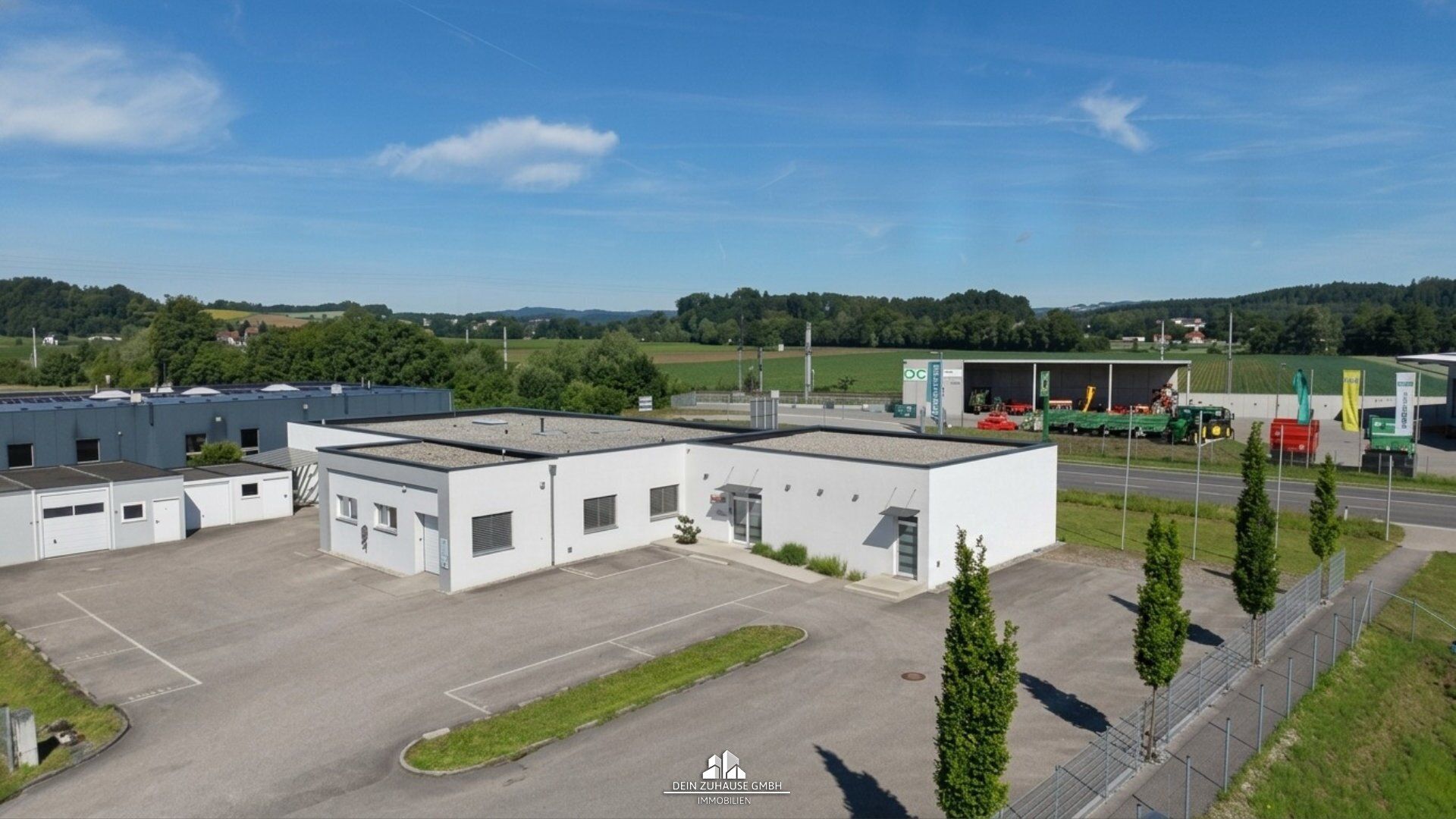 DEIN ZUHAUSE präsentiert: Große Gewerbefläche in Redlham mit Parkplätzen und moderner Ausstattung - Ansicht 2