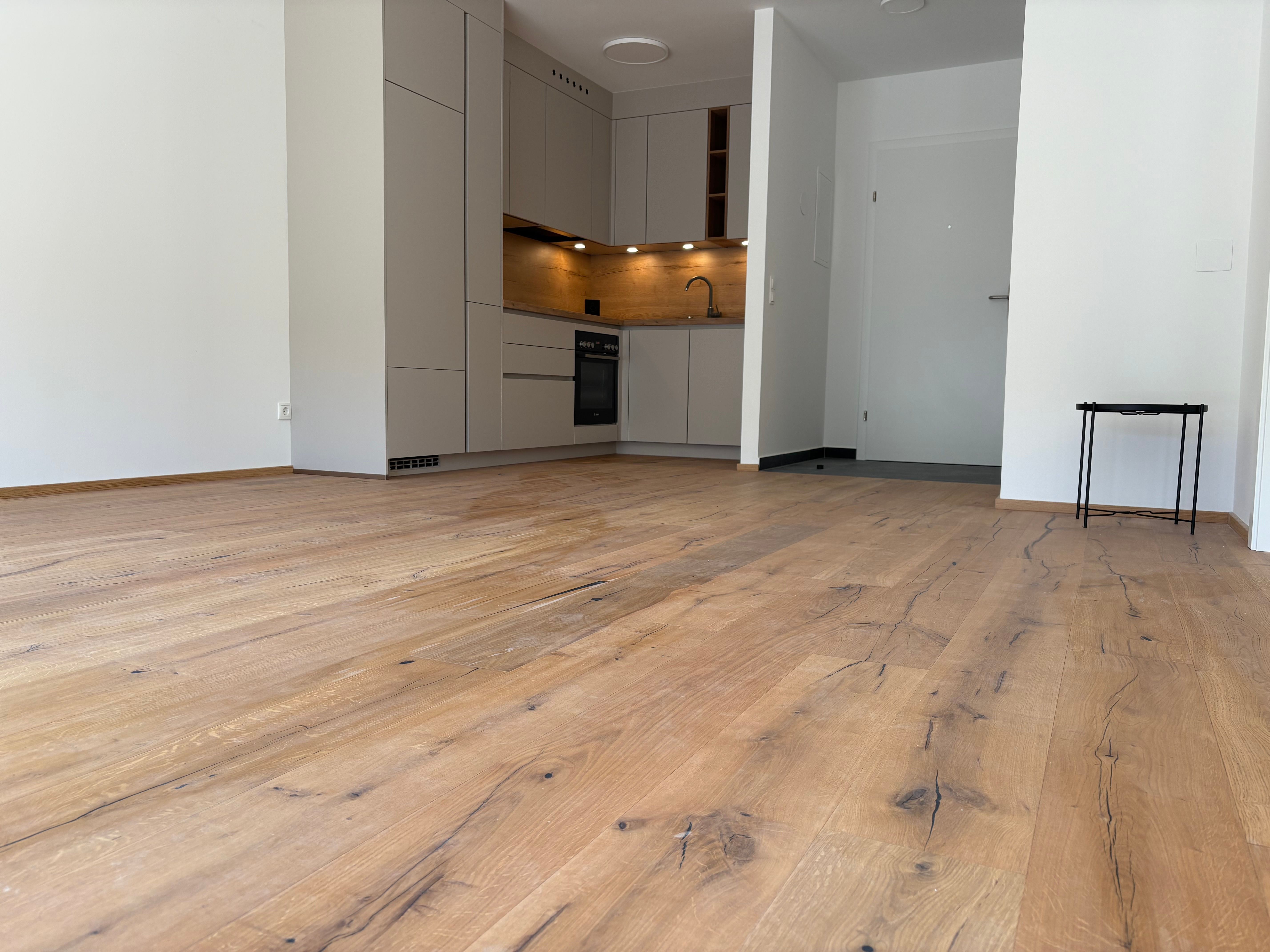 Privat: neue 2 Zi-Wohnung mit Terrasse und Garage