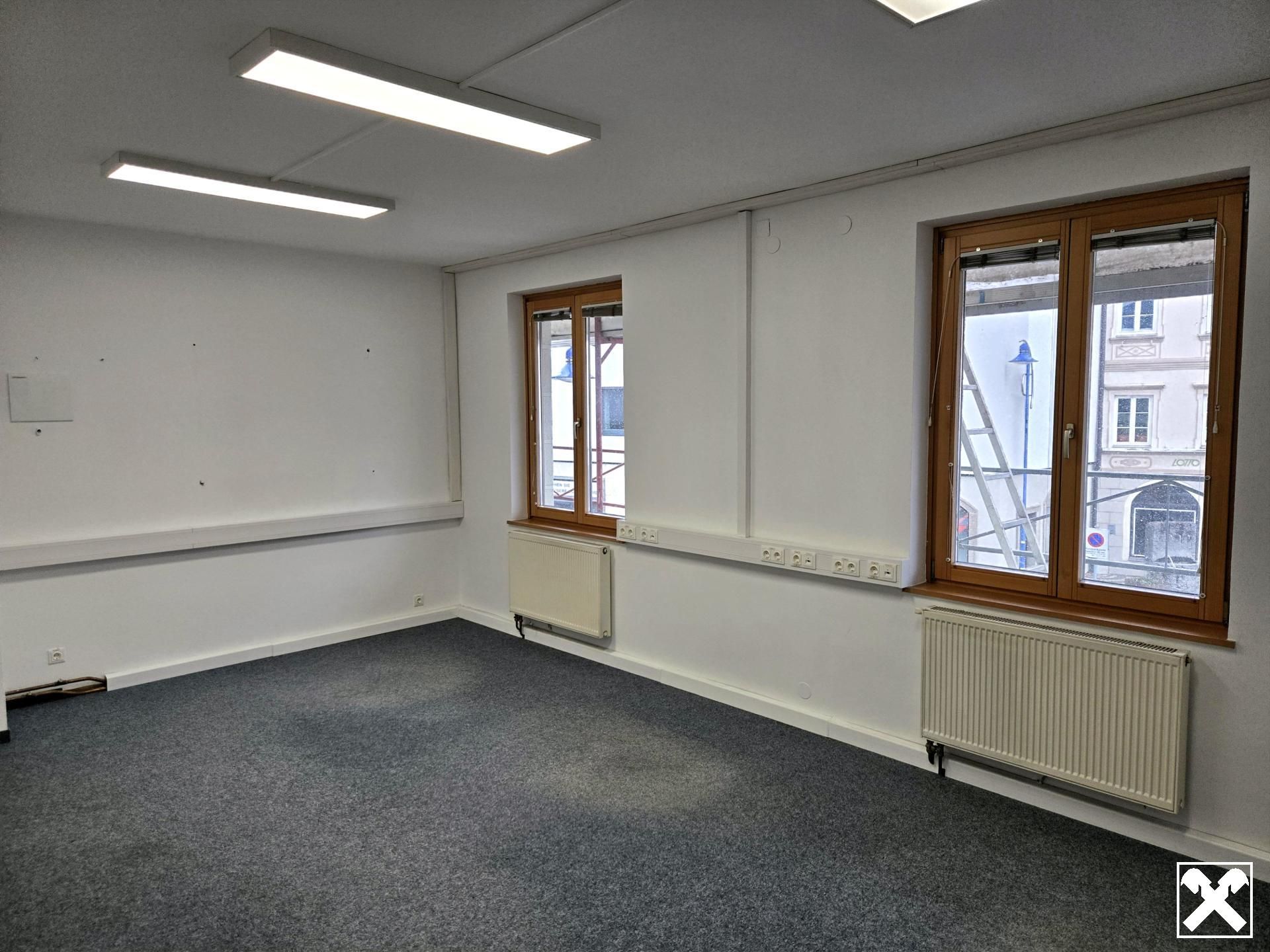 Helle Büroräume in Zentrumsnähe in Haag zu vermieten