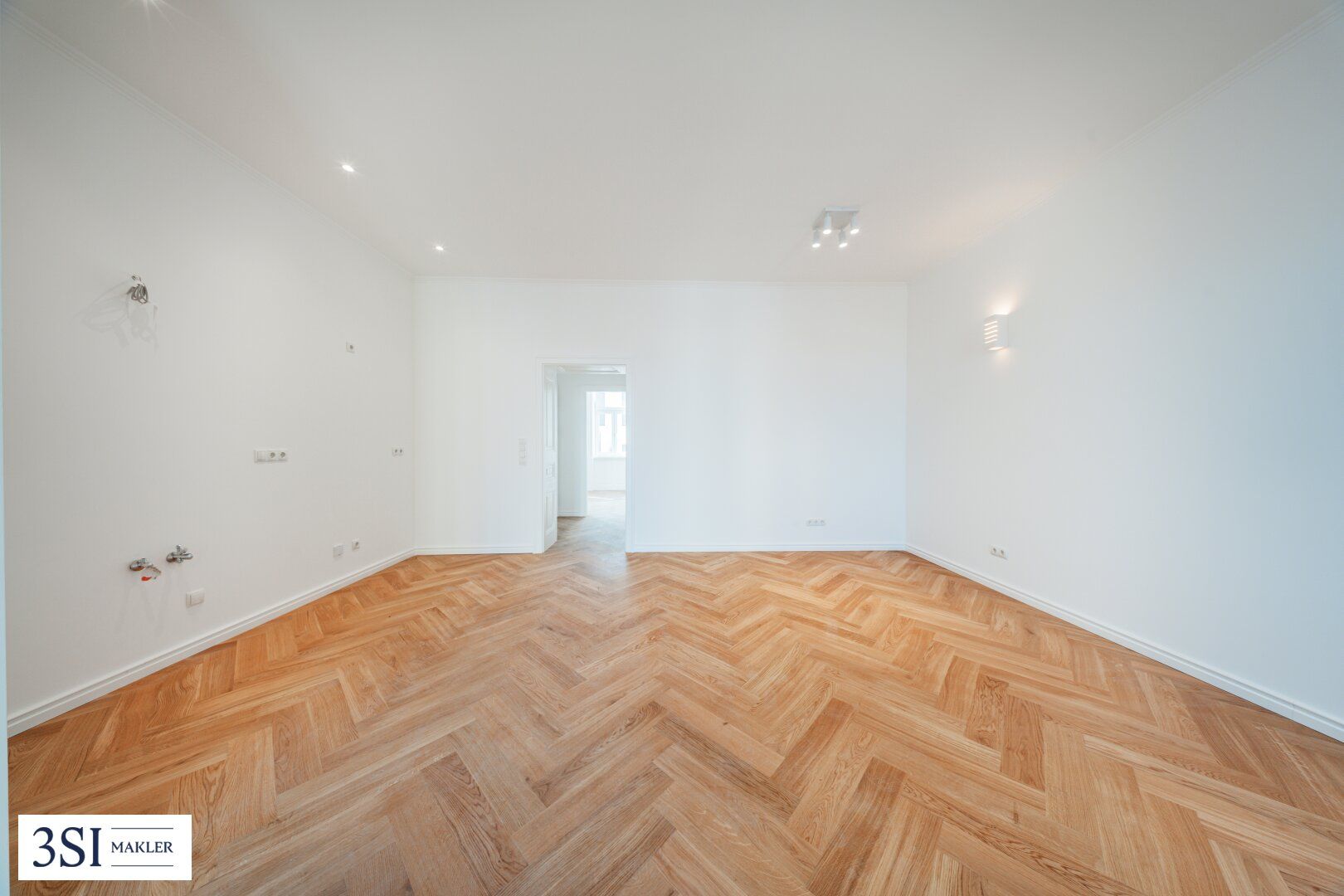 Generalsanierte Altbauperle mit Balkon - Exklusives Wohnen mit Charme und Klasse