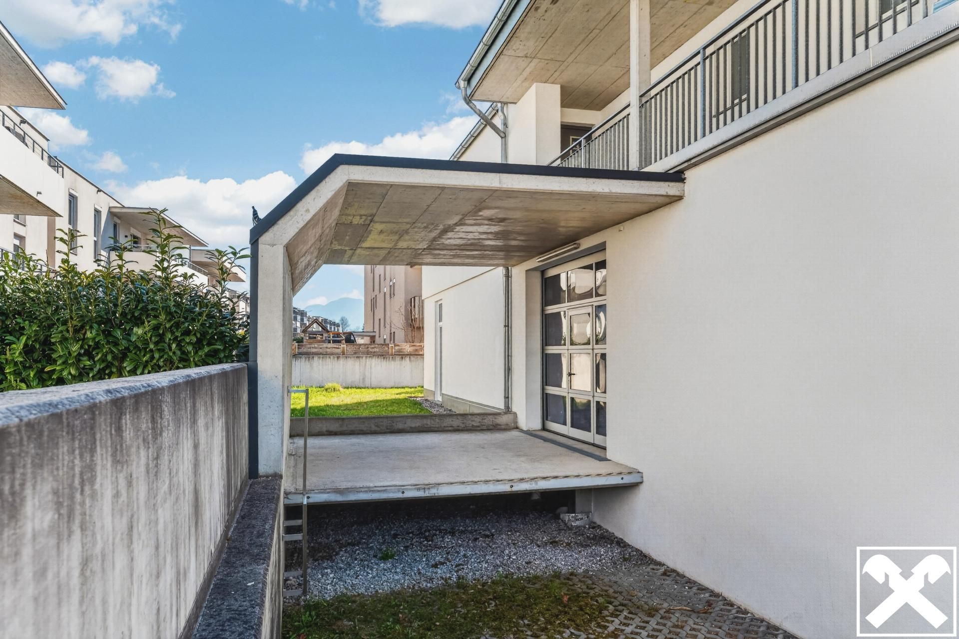 Gewerbeimmobilie mit Lager, Büro und Wohnung - Mehr