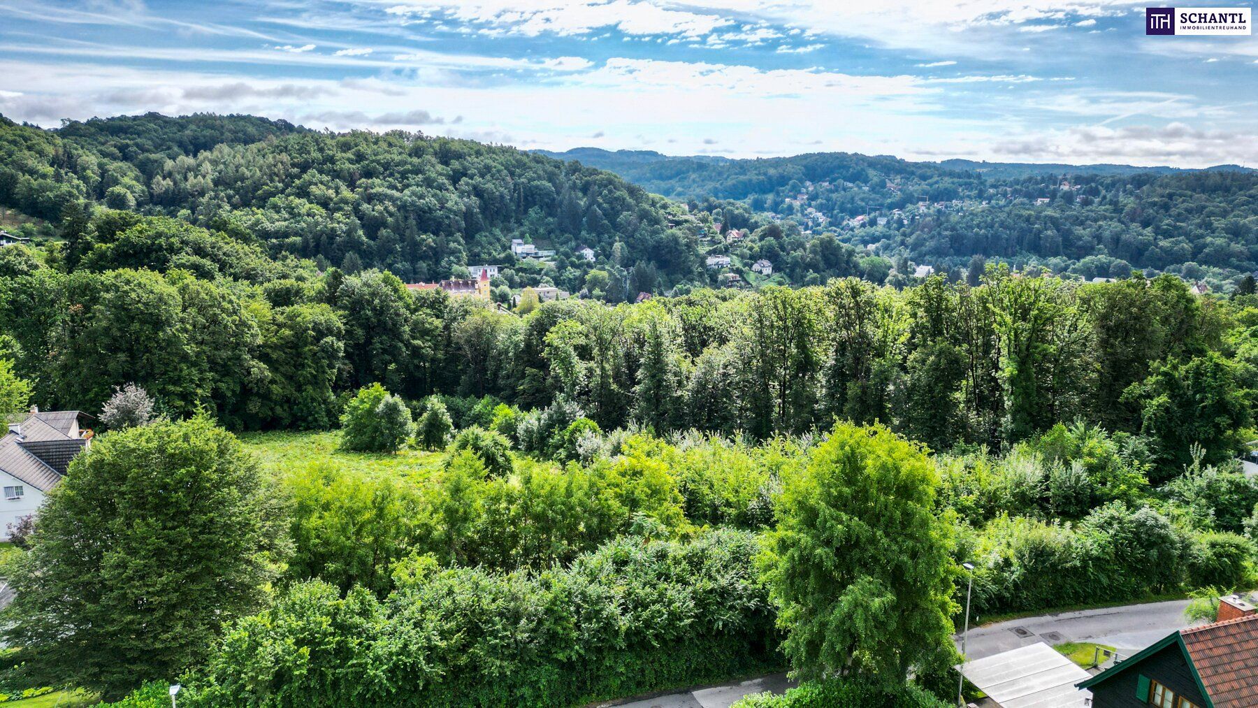 BAUGRUND TRIFFT AUF LEBENSQUALITÄT! Grundstücke in Bestlage mit genehmigter Luxusvilla! Ihre Chance auf ein Zuhause mit unverbaubarem Grünblick!
