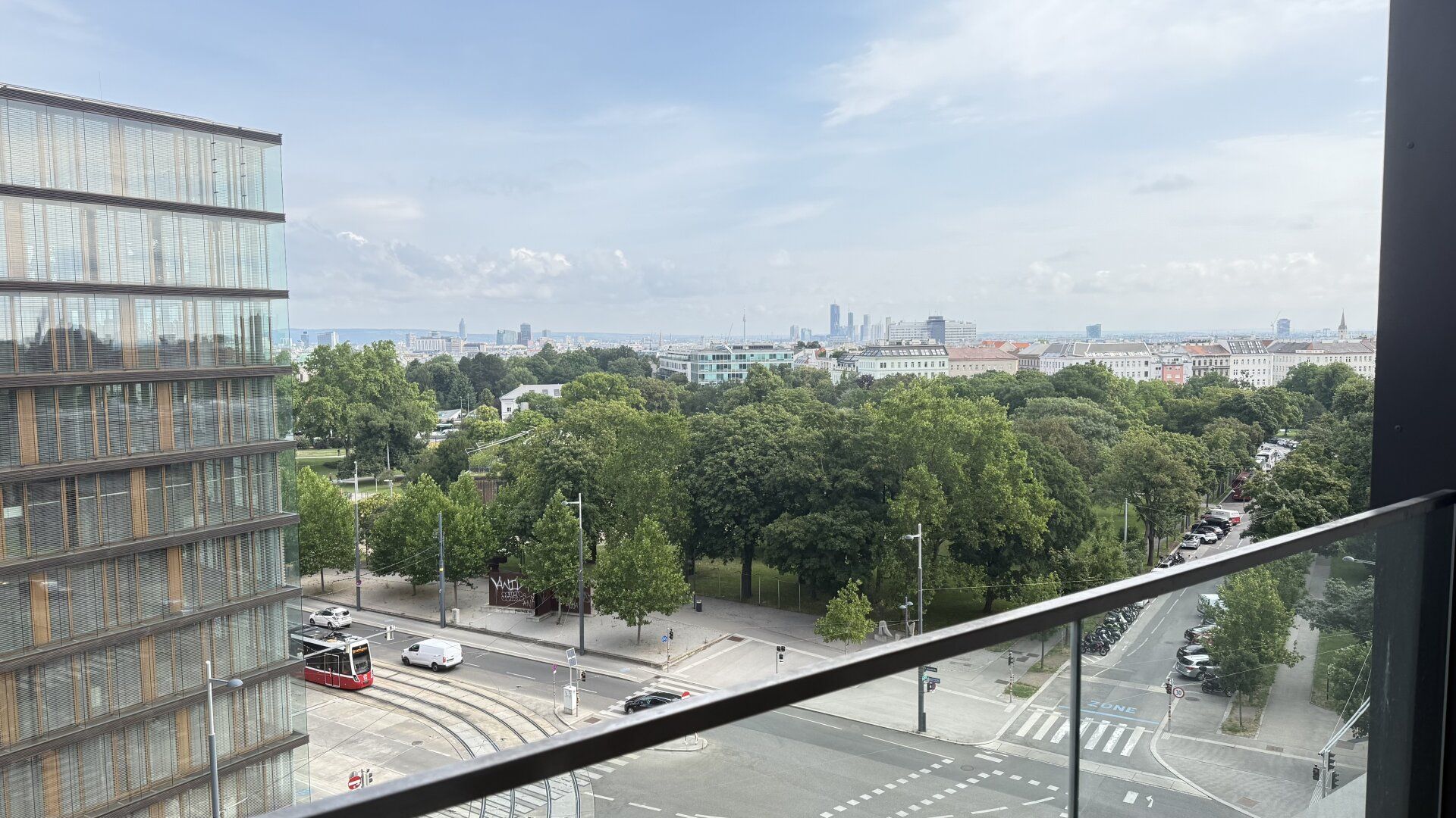 ***** Belvedereblick: unbefristete 3 Zimmer Neubau mit Loggia ab August zur Vermietung *****
