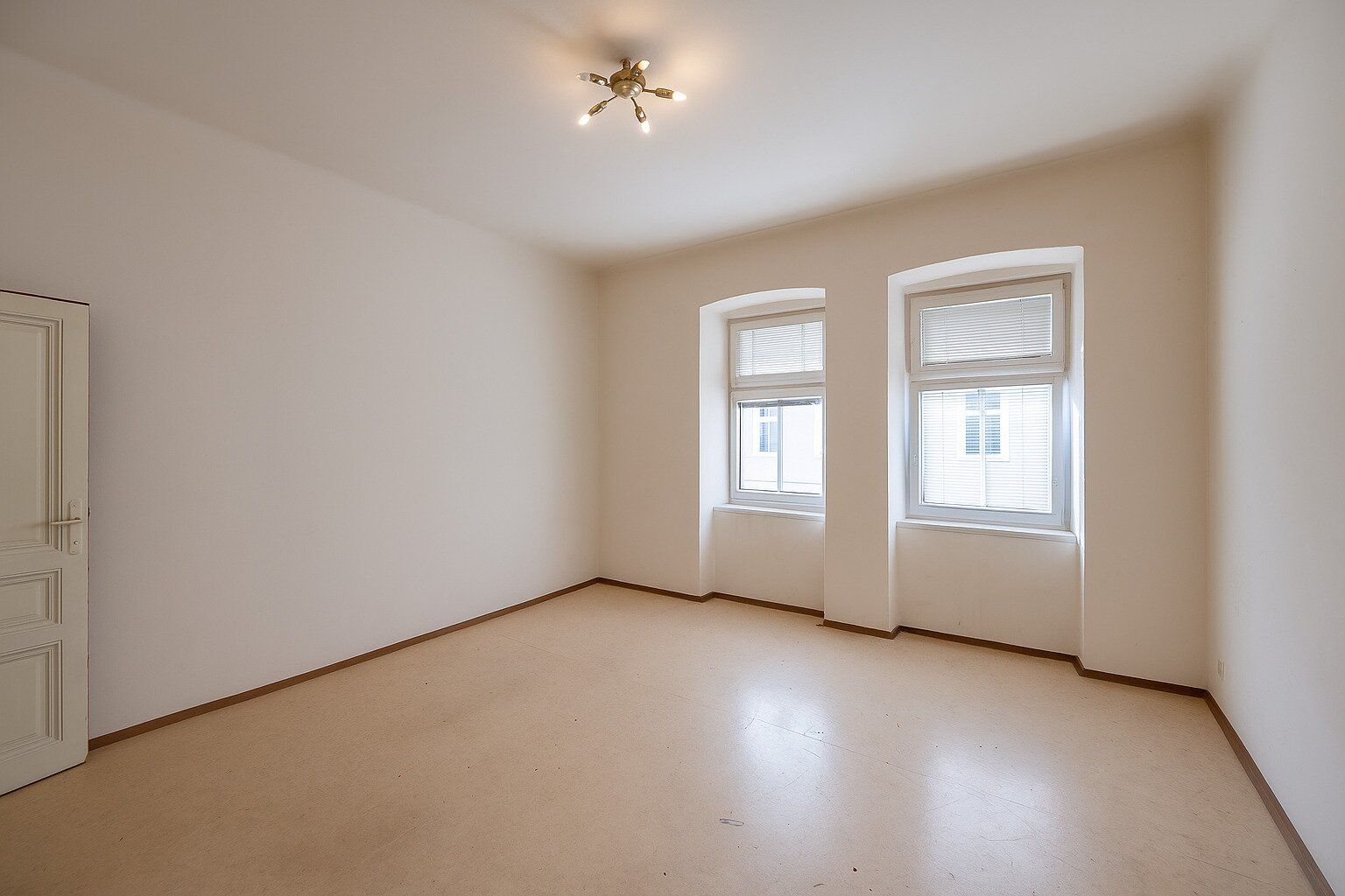 ++NEU++ Für Bastler: Sanierungsbedürftige 1-Zimmer-Wohnung, viel Potenzial!