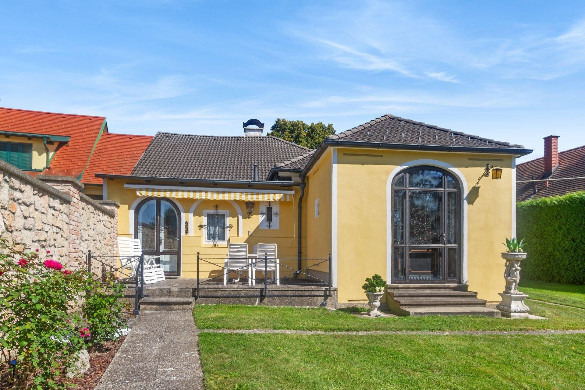 Bieterverfahren! Uneinsehbare Grünoase mitten im Zentrum von Katzelsdorf! Pferdehaltung erlaubt!