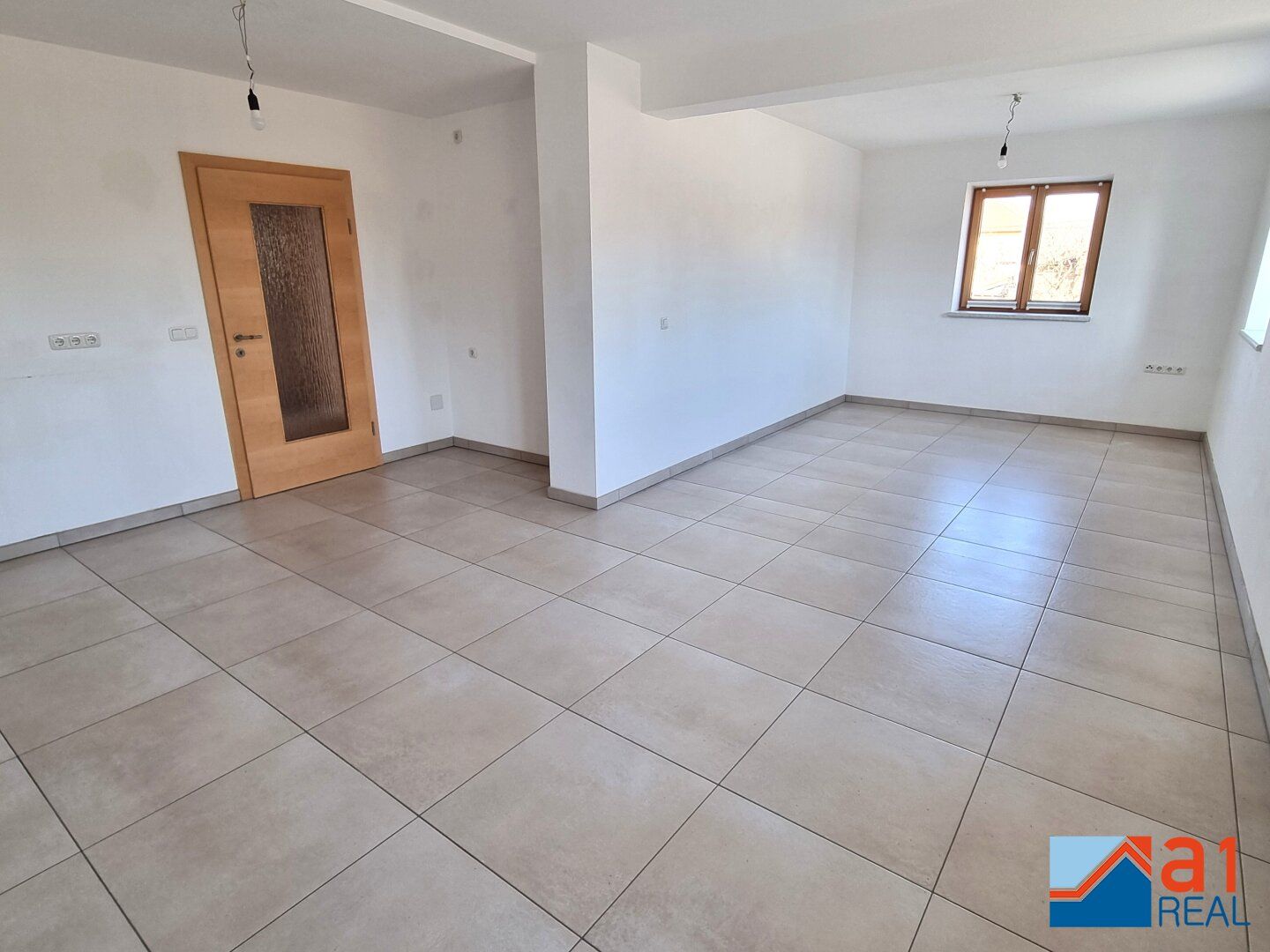 Moderne Wohnung mit Gartenmitbenutzung und Parkplatz!