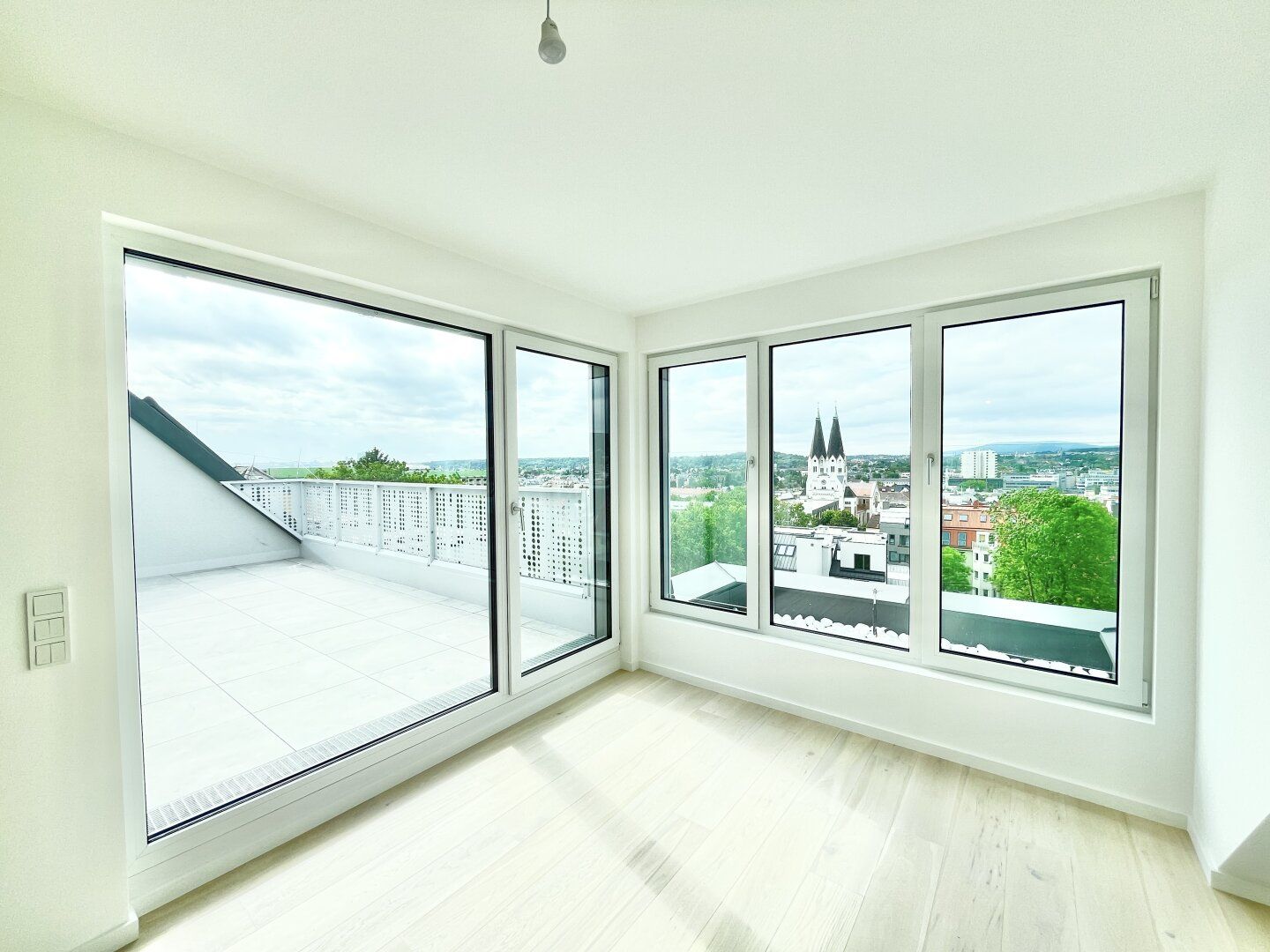 DACHTRAUM - ERSTBEZUG mit großer TERRASSE + GARTEN + GARAGE in 1140 WIEN - Vista 2