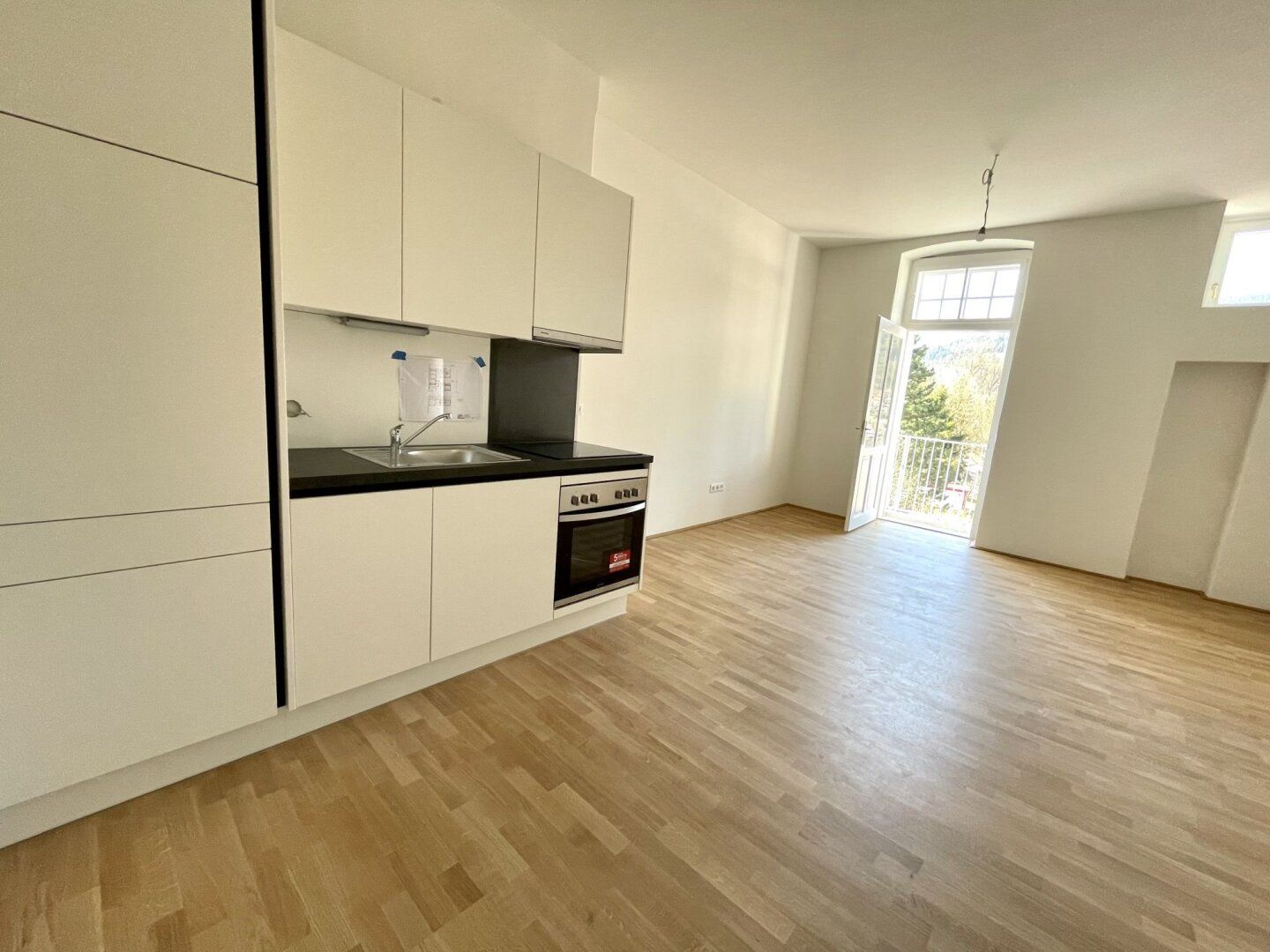 Provisionsfrei! Geförderte wunderschöne 2-Zimmer-Wohnung mit Balkon und Schrankraum im Zentrum von Mürzzuschlag