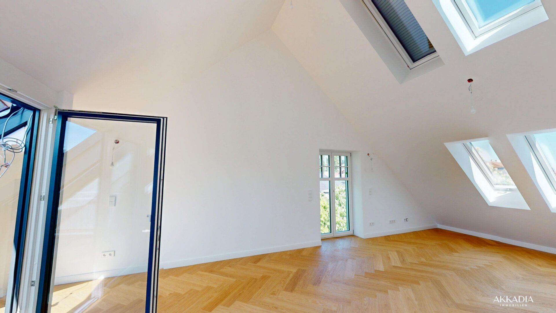 Traumhafte Dachwohnung im Hietzinger Cottage I Altbaujwel A\\