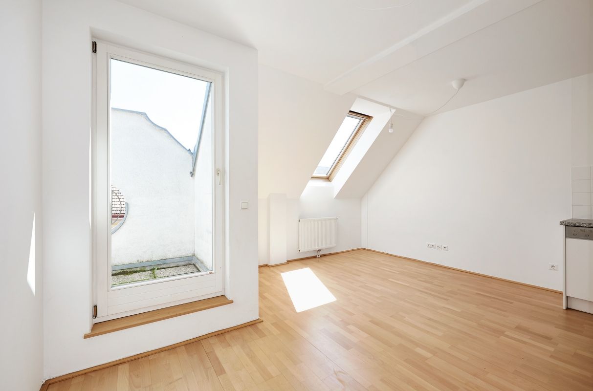 Herrliche 2-Zimmer-Dachgeschosswohnung mit Terrasse -  Nähe U3 Hütteldorfer Straße!