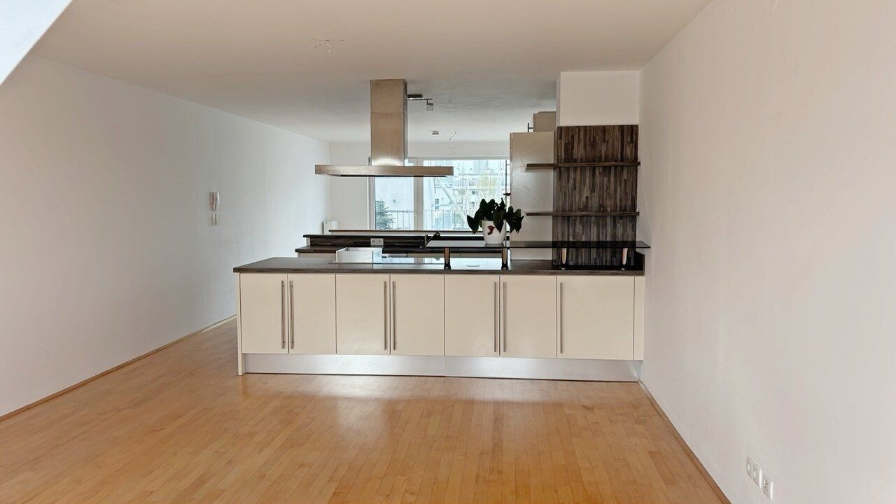 3-Zimmer DG-Maisonette mit Terrasse am Kagraner Platz!