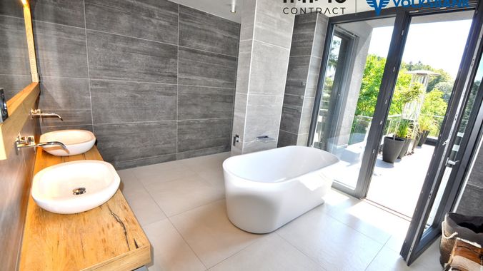 Badezimmer bei SZ 2 mit Zugang zu eigener Terrasse (Dusche und Wanne
