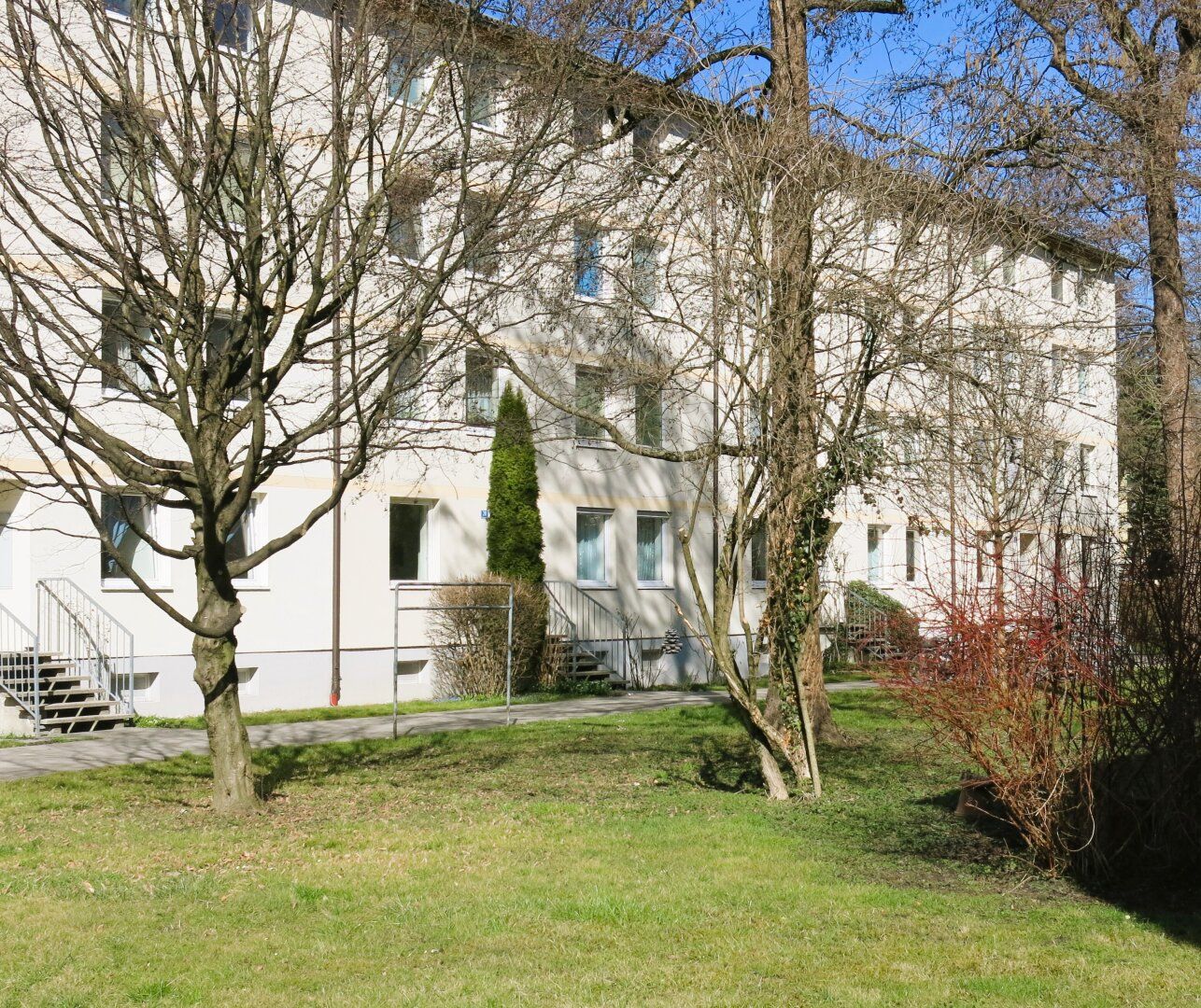 Generalsanierte, helle & ruhige 2 - Zimmer-Wohnung mit Loggia