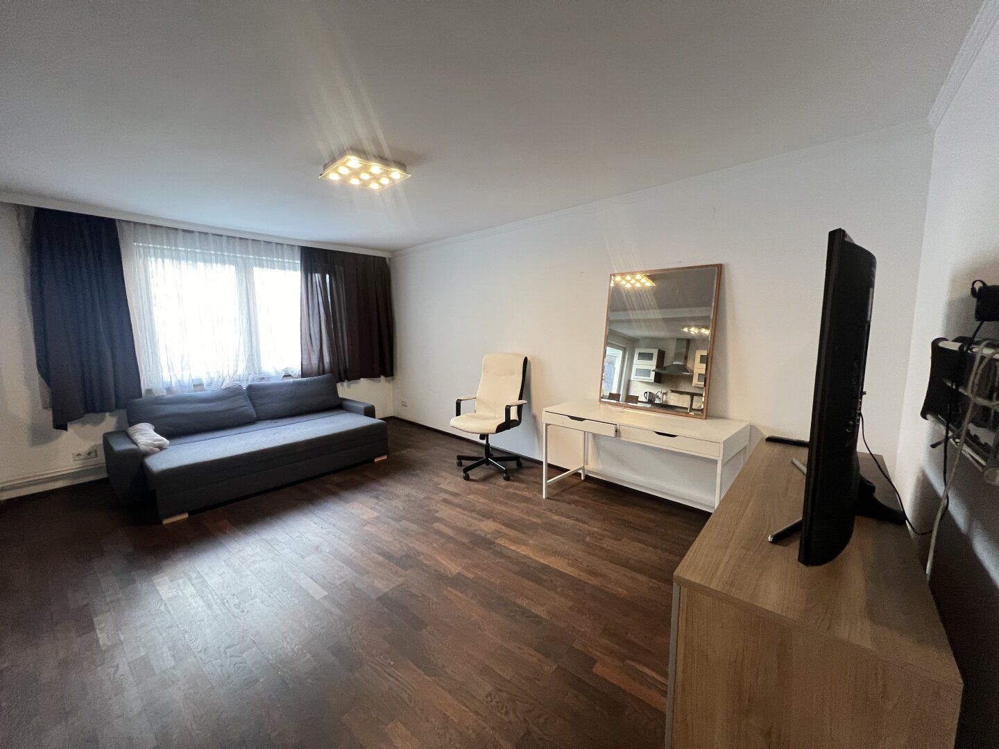 Möblierte 3-Zimmer-Wohnung mit 2 Loggien, Garderobe & Garagenplatz - Nähe HAMERLINGPLATZ!