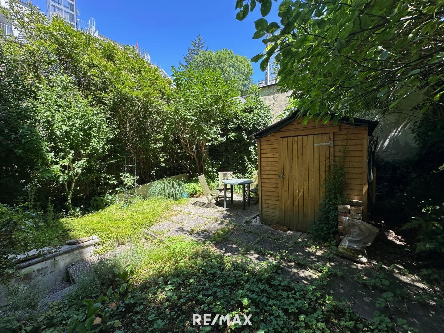 Gartenparadies in urbaner Lage - 3-Zimmerwohnung mit Charme und Charakter