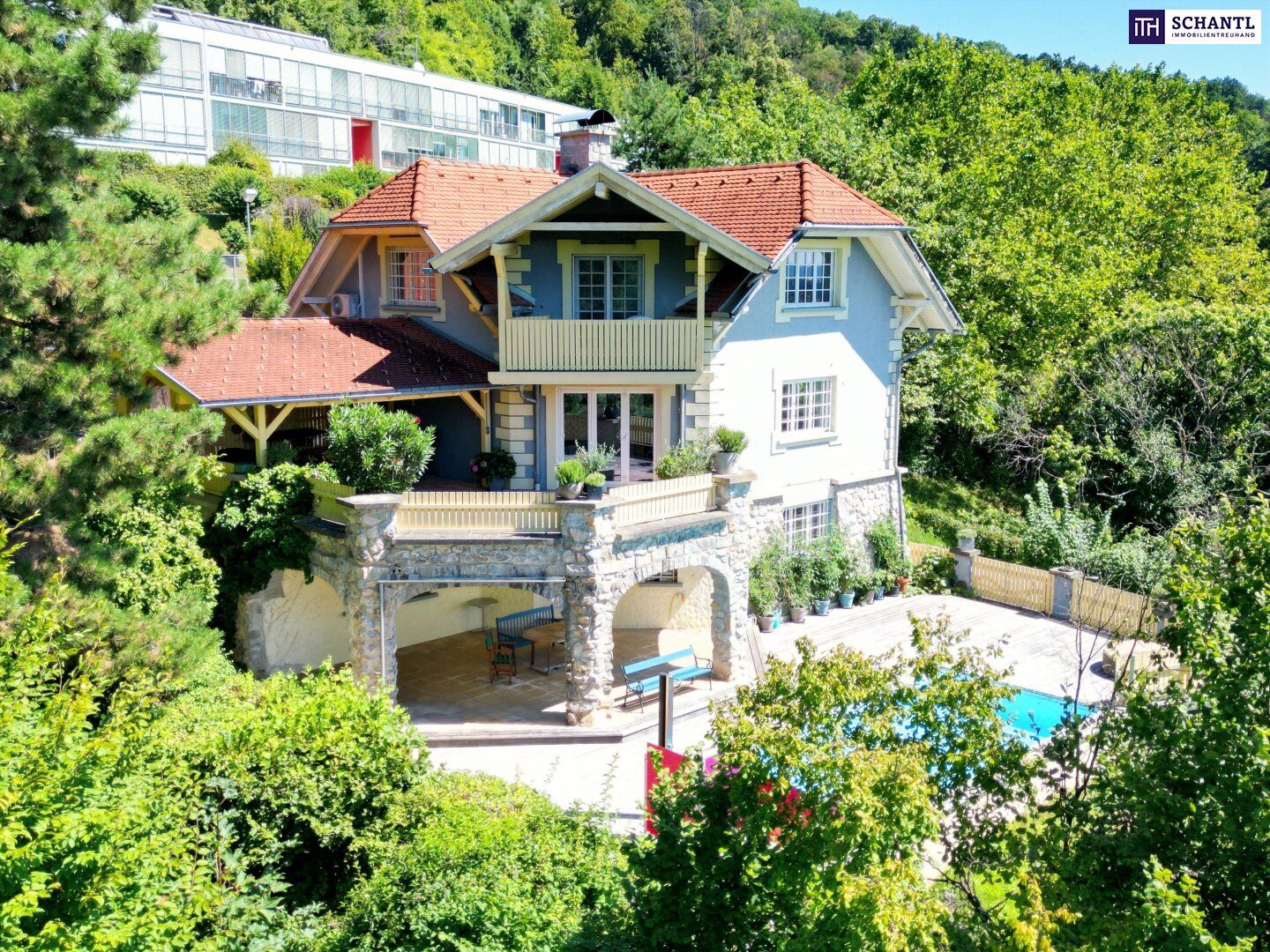 RIESIGER POOLBEREICH MIT AUSBLICK ÜBER GRAZ!! Exklusives Einfamilienhaus in Eggenberg mit Pool, XXL-Terrasse & Traumgarten - Ihre private Oase in Graz!