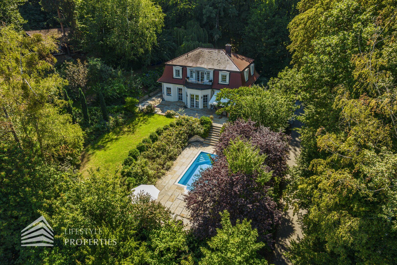 Wunderschöne Villa mit Pool und weitläufigem Grundstück, Nähe Pressbaum
