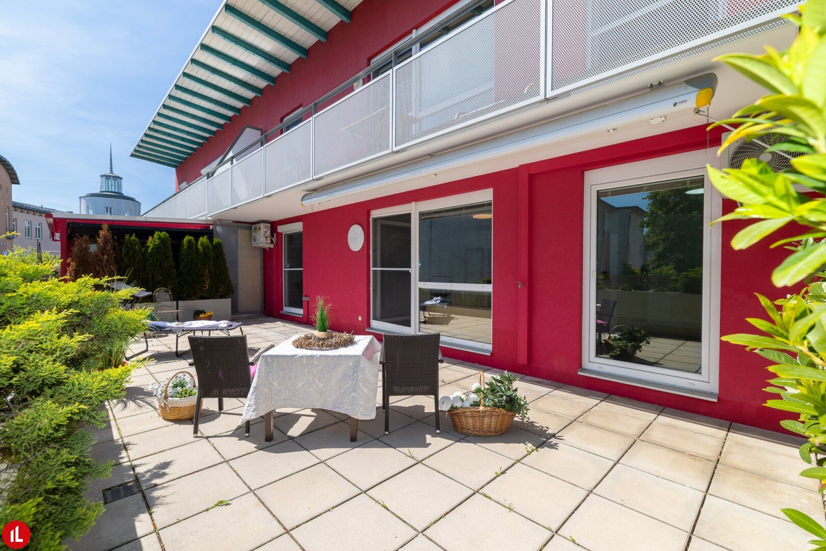 SCHWECHAT | DAS BESTE HAUS AM HAUPTPLATZ | 50m² TERRASSENTRAUM | DIREKT BEIM SCHLOSSPARK