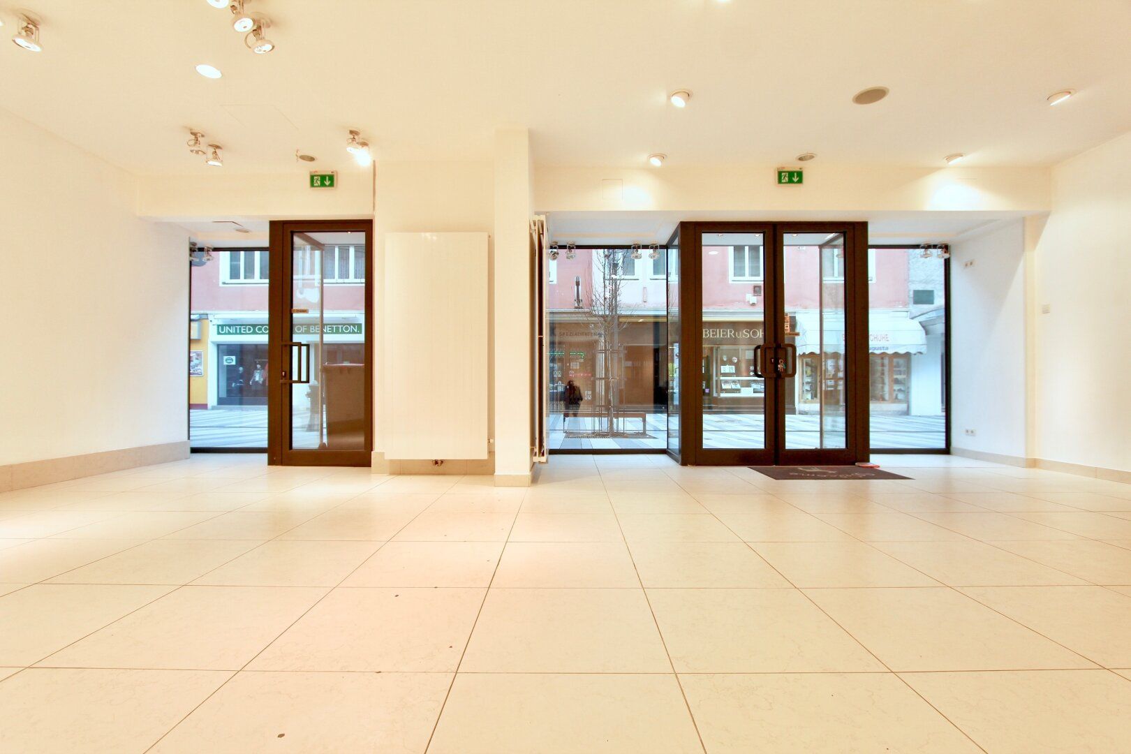 Liegenschaft der Extraklasse - Perfekt revitalisiertes Stadthaus mit Charme im Herzen Wiener Neustadts - Ansicht 2